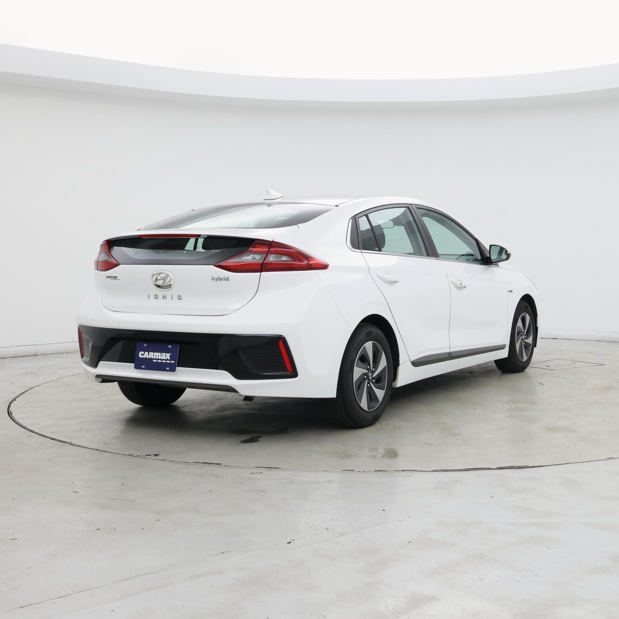 Thumbnail: 2019 Hyundai Ioniq - 8