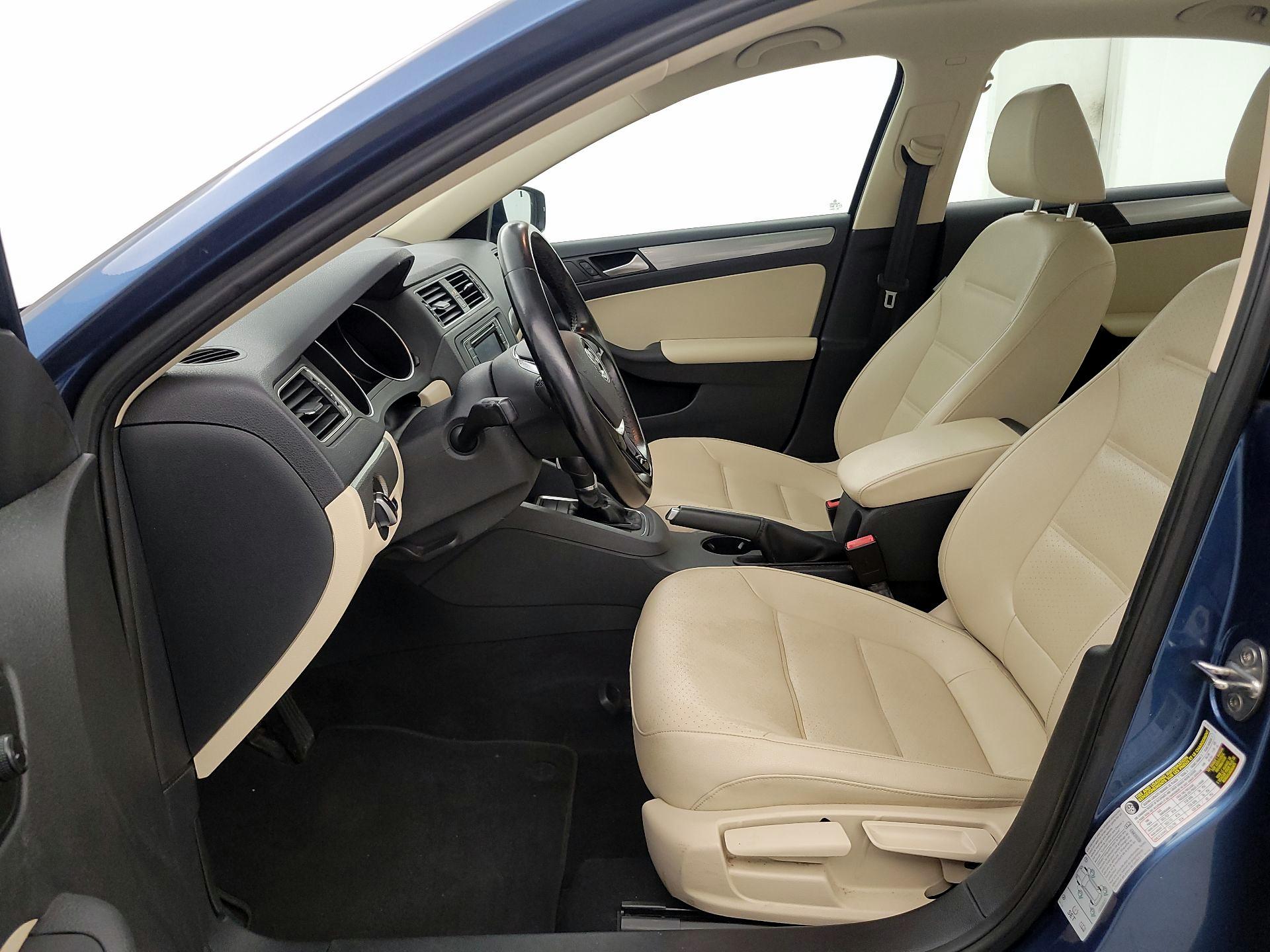 Thumbnail: 2017 Volkswagen Jetta - 11