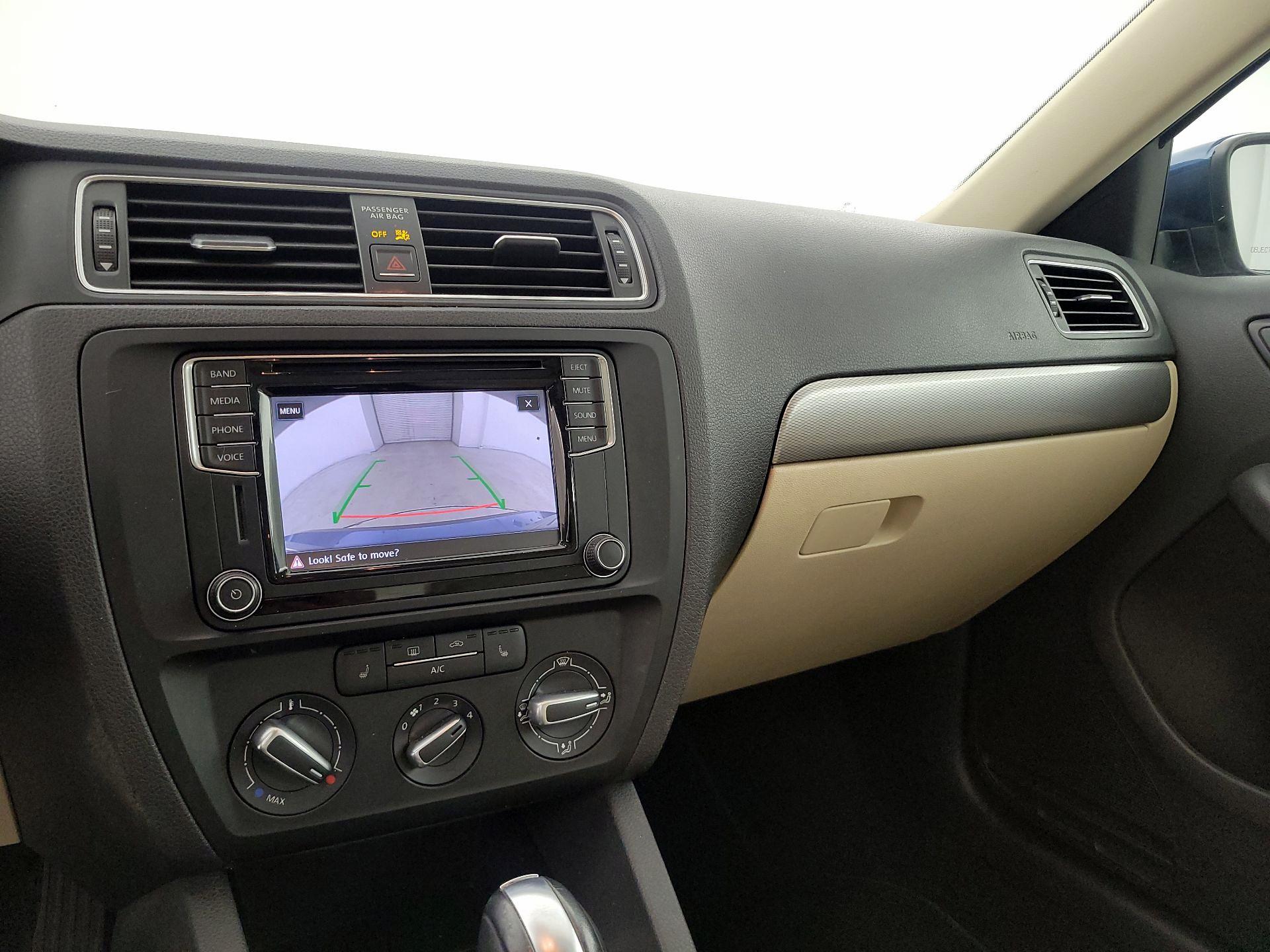 Thumbnail: 2017 Volkswagen Jetta - 14