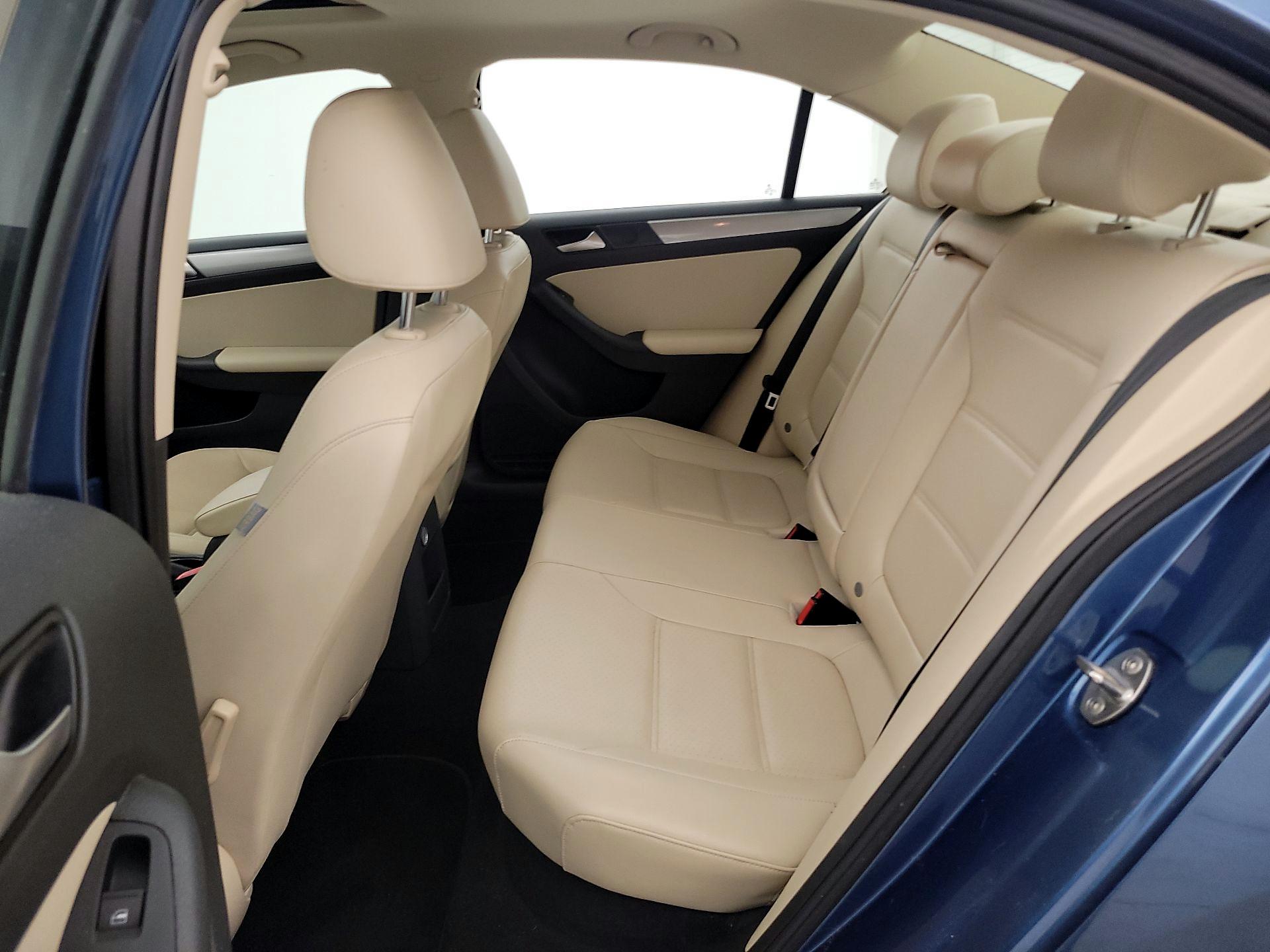 Thumbnail: 2017 Volkswagen Jetta - 20