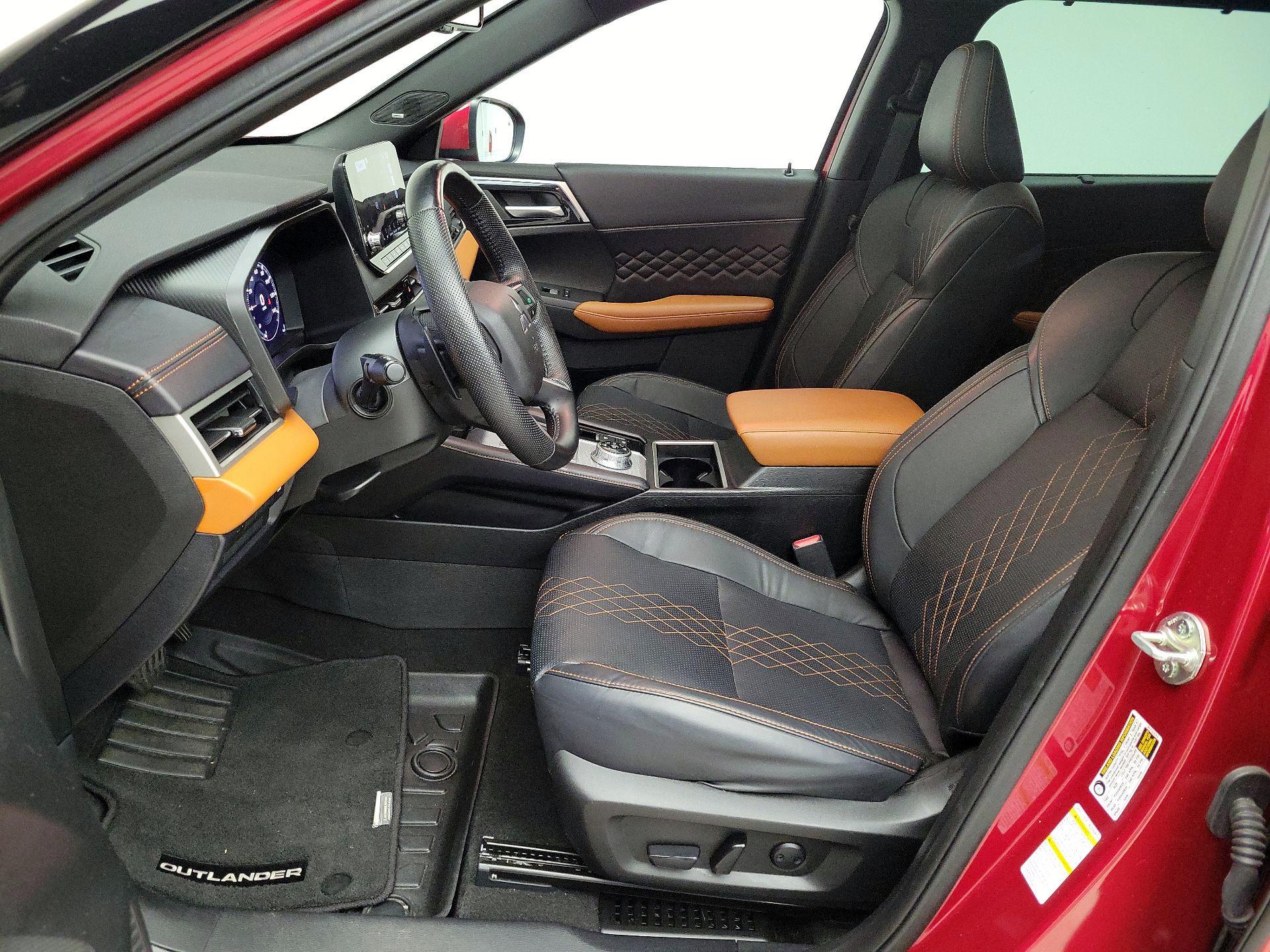 Thumbnail: 2023 Mitsubishi Outlander - 11