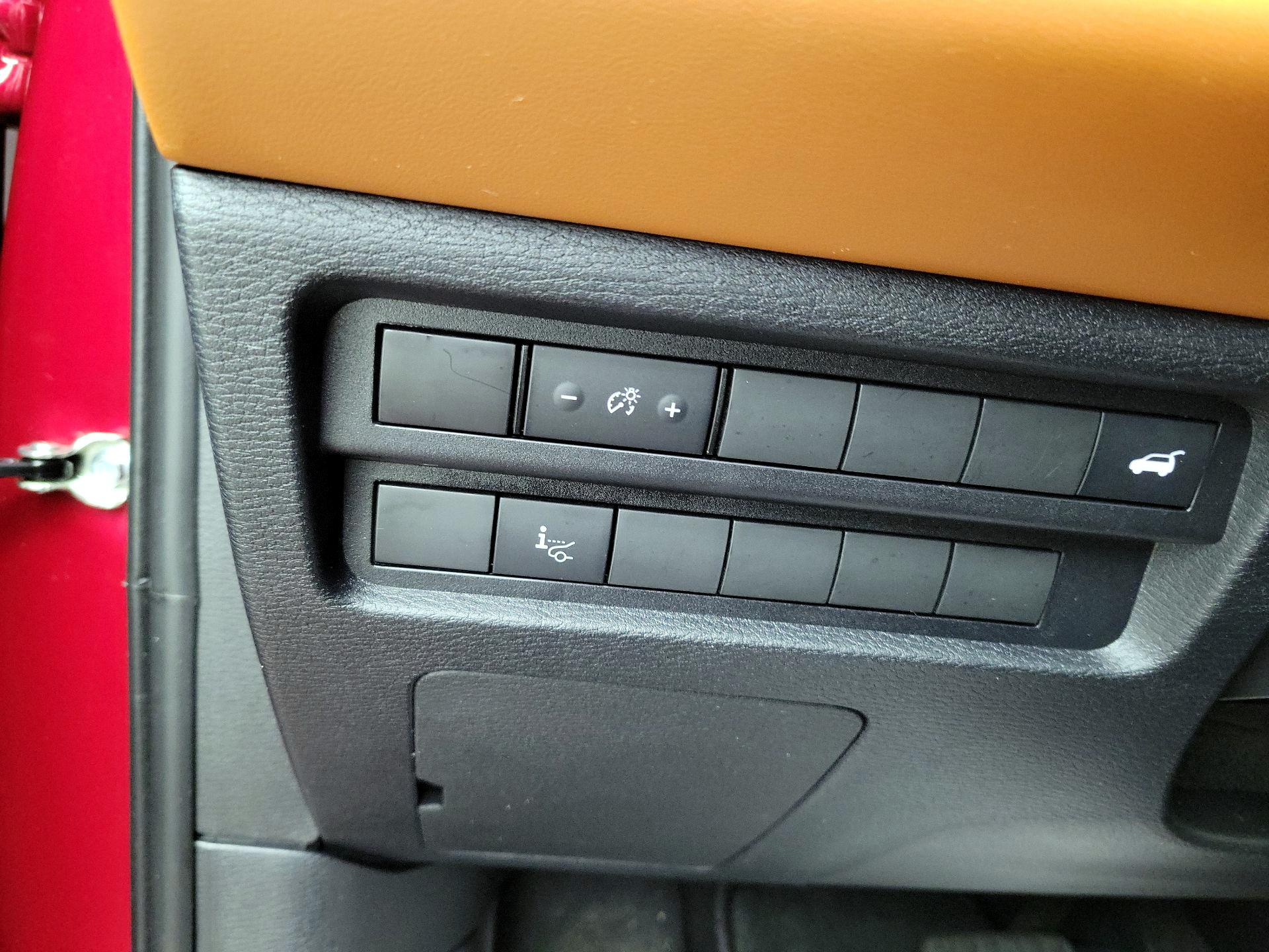 Thumbnail: 2023 Mitsubishi Outlander - 13