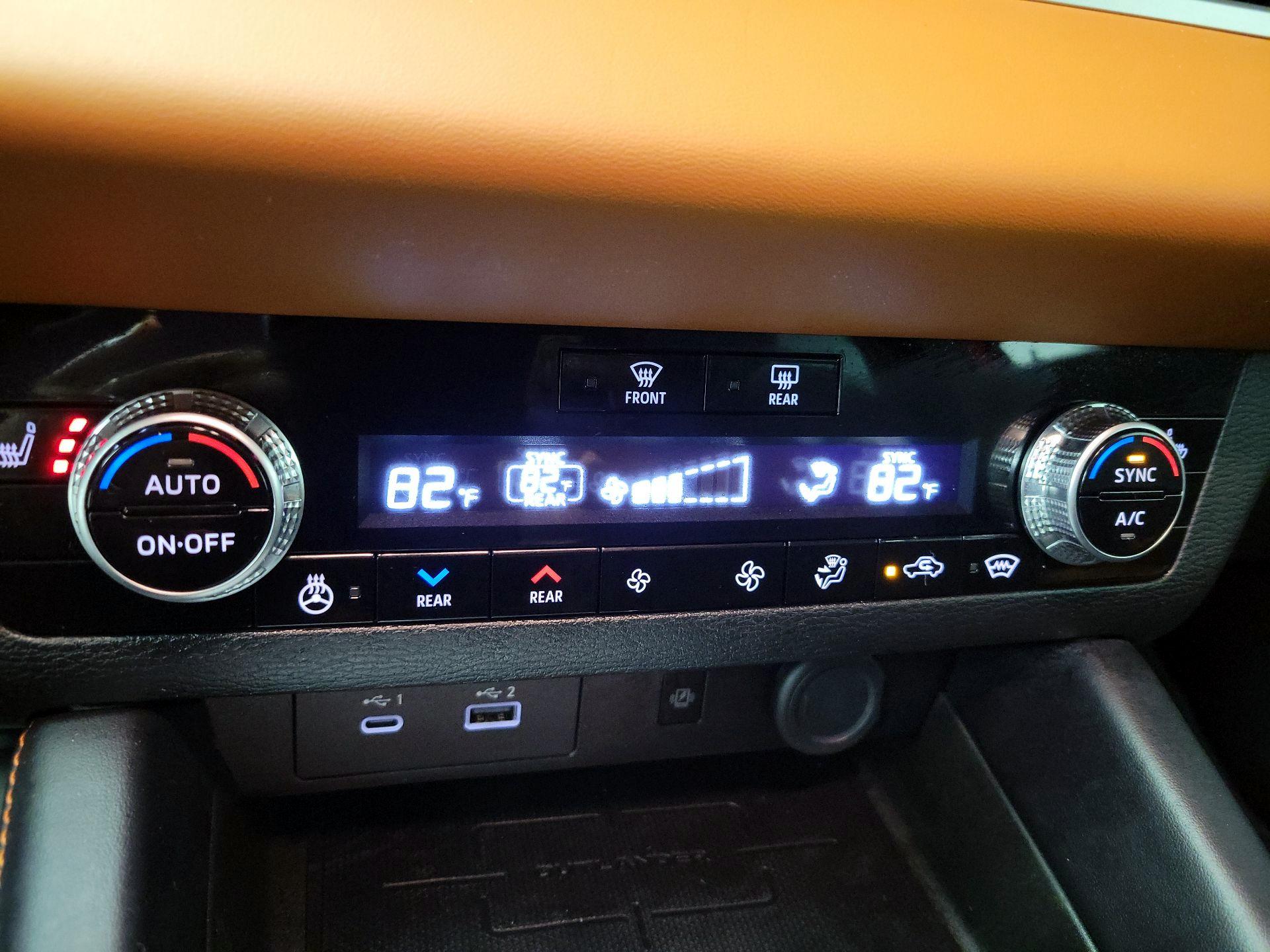 Thumbnail: 2023 Mitsubishi Outlander - 17