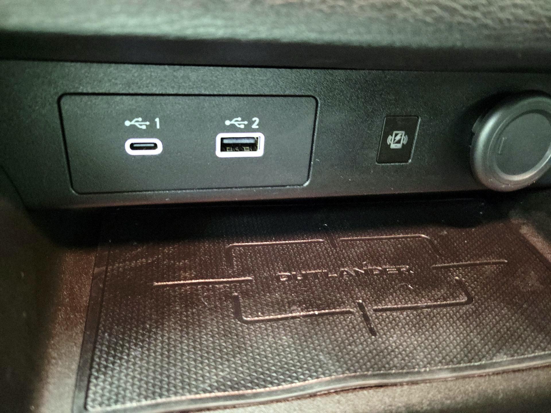 Thumbnail: 2023 Mitsubishi Outlander - 19