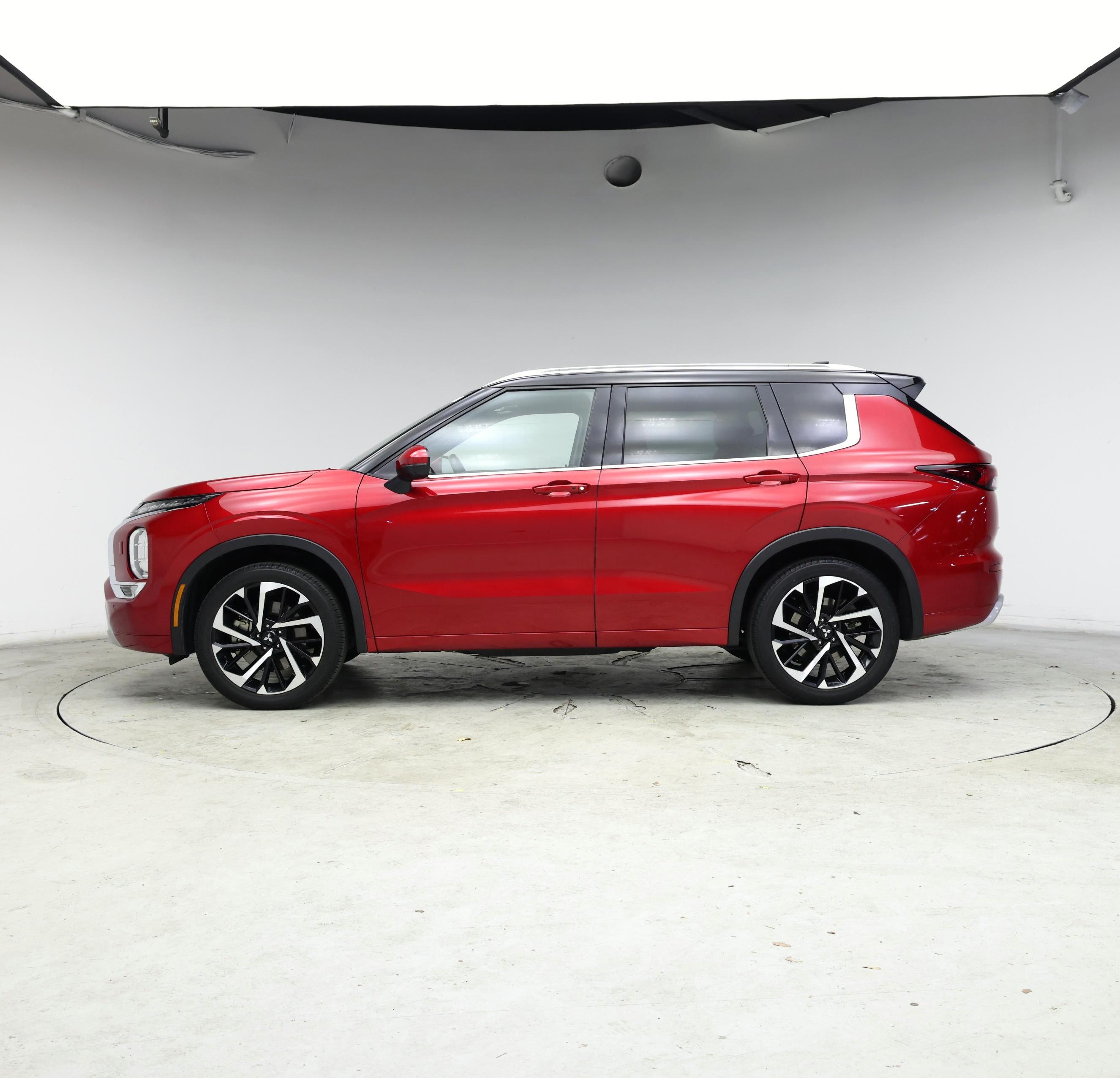 Thumbnail: 2023 Mitsubishi Outlander - 3