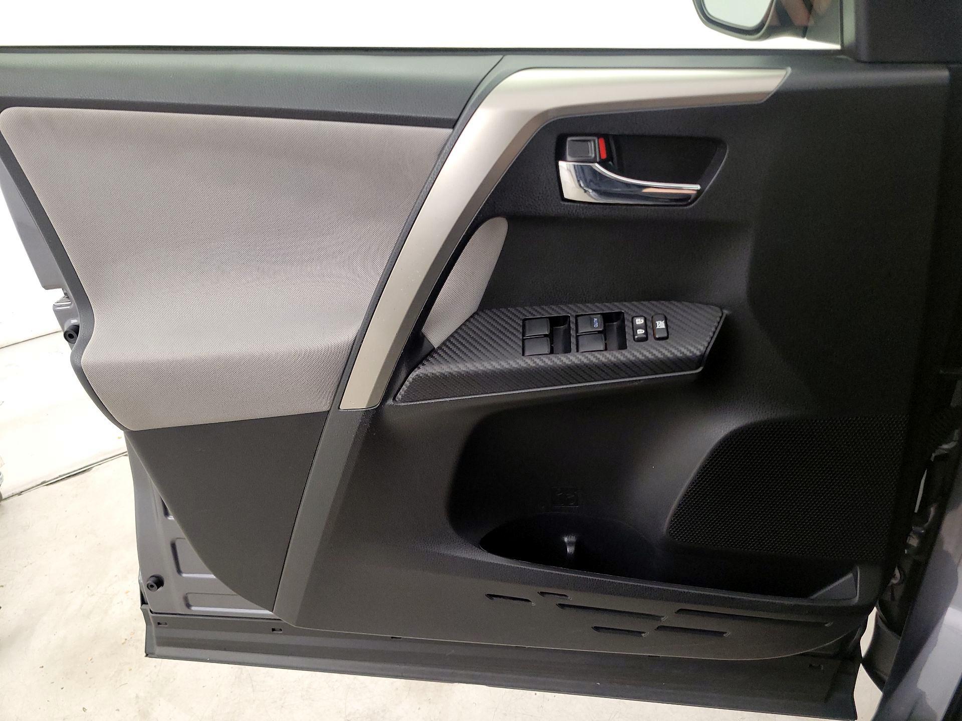 Thumbnail: 2015 Toyota RAV4 - 12