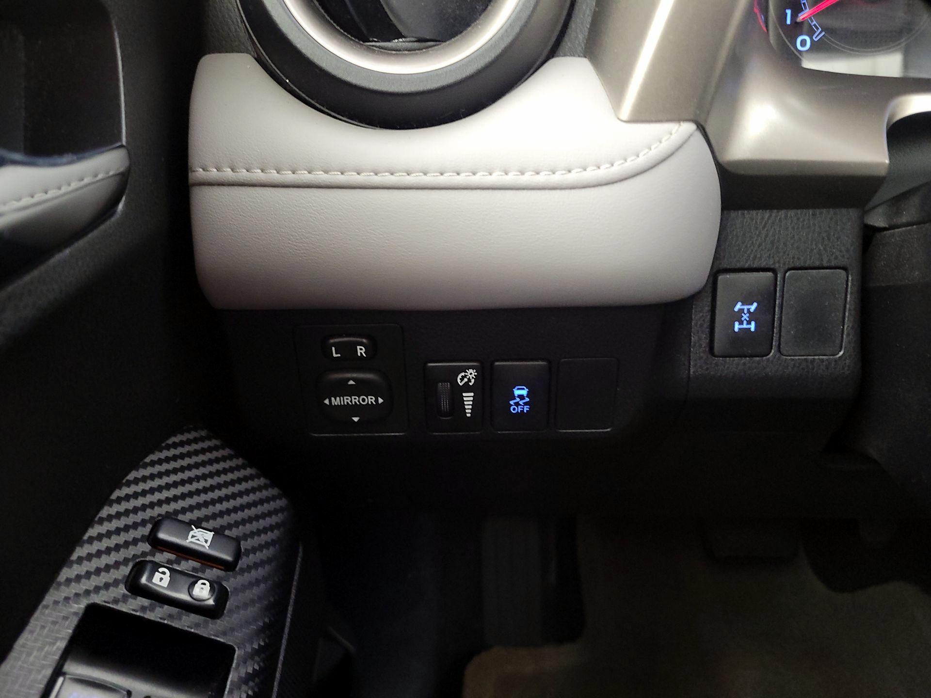 Thumbnail: 2015 Toyota RAV4 - 13