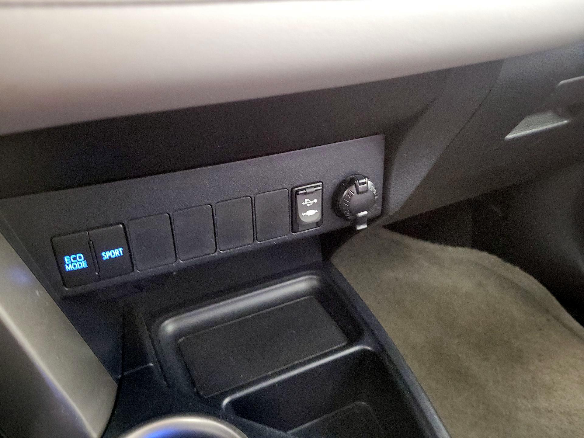 Thumbnail: 2015 Toyota RAV4 - 18