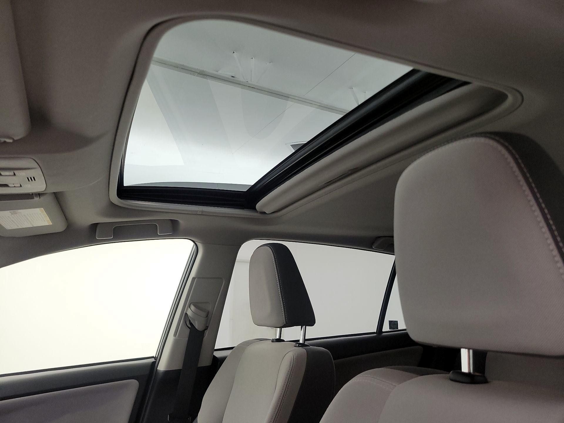 Thumbnail: 2015 Toyota RAV4 - 19