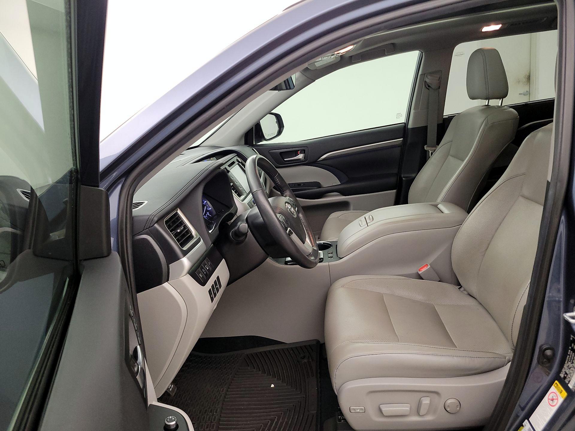 Thumbnail: 2019 Toyota Highlander - 11