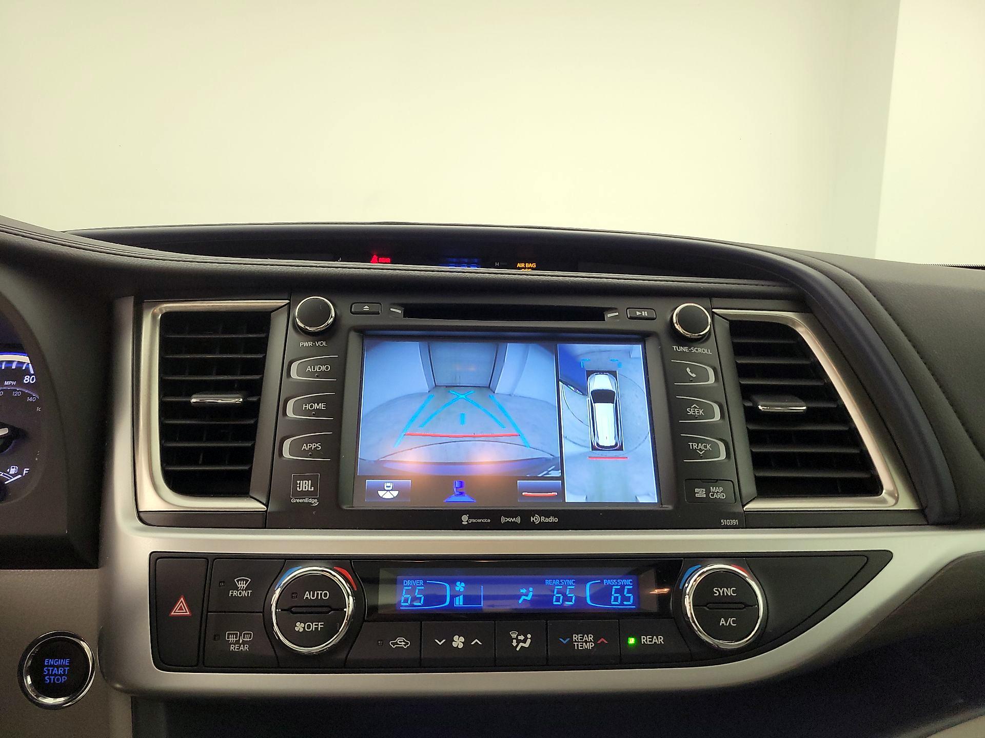 Thumbnail: 2019 Toyota Highlander - 15