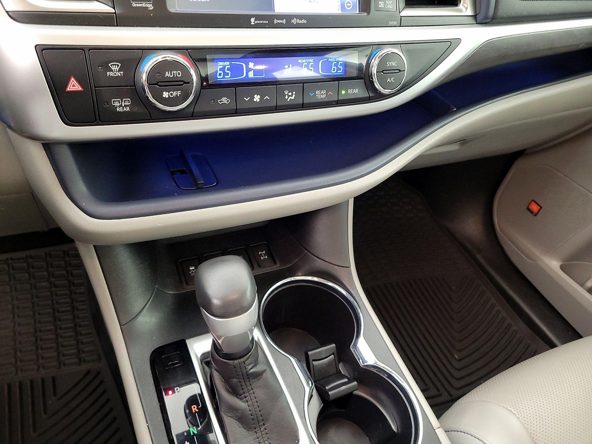 Thumbnail: 2019 Toyota Highlander - 17