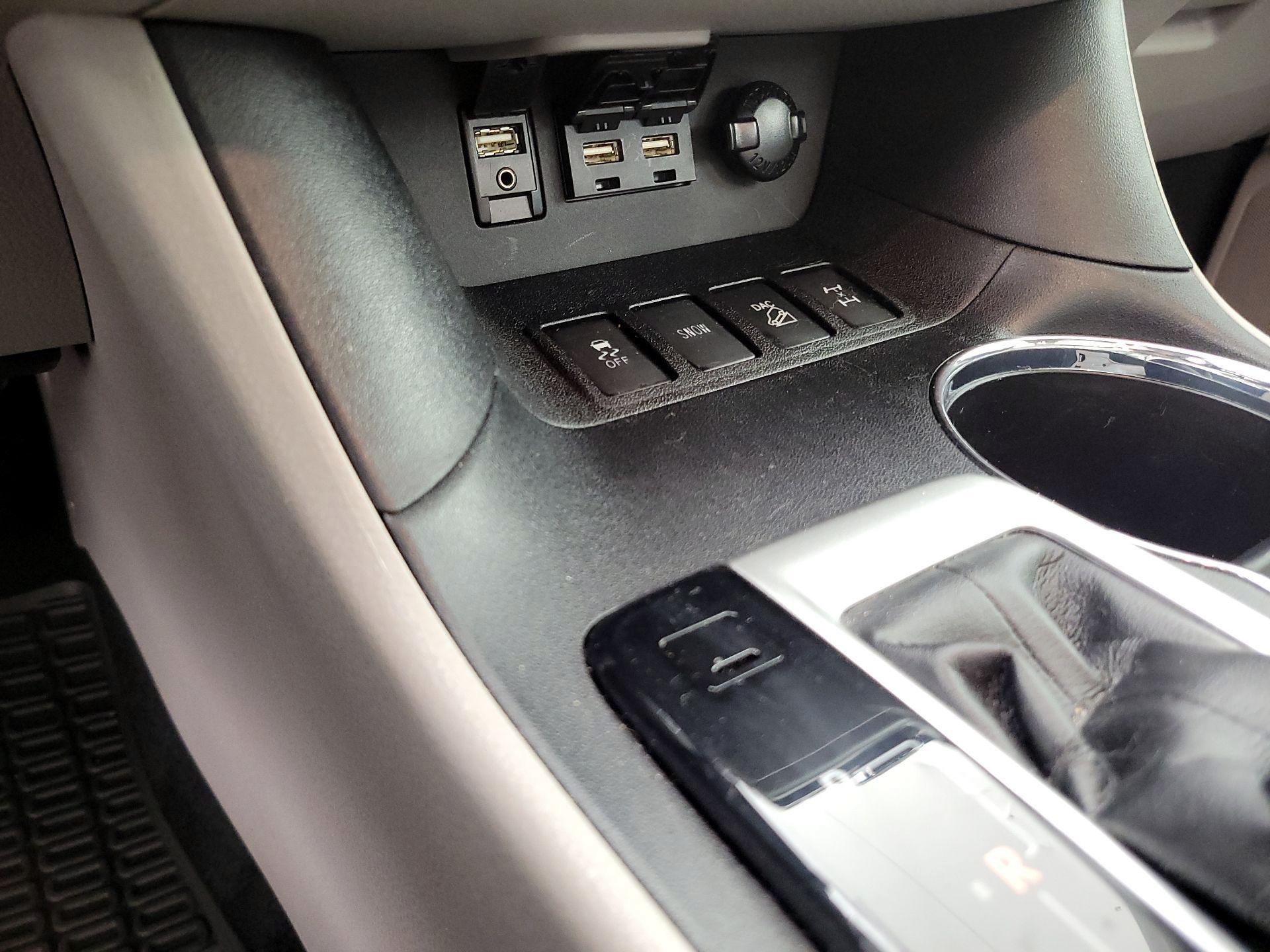 Thumbnail: 2019 Toyota Highlander - 19