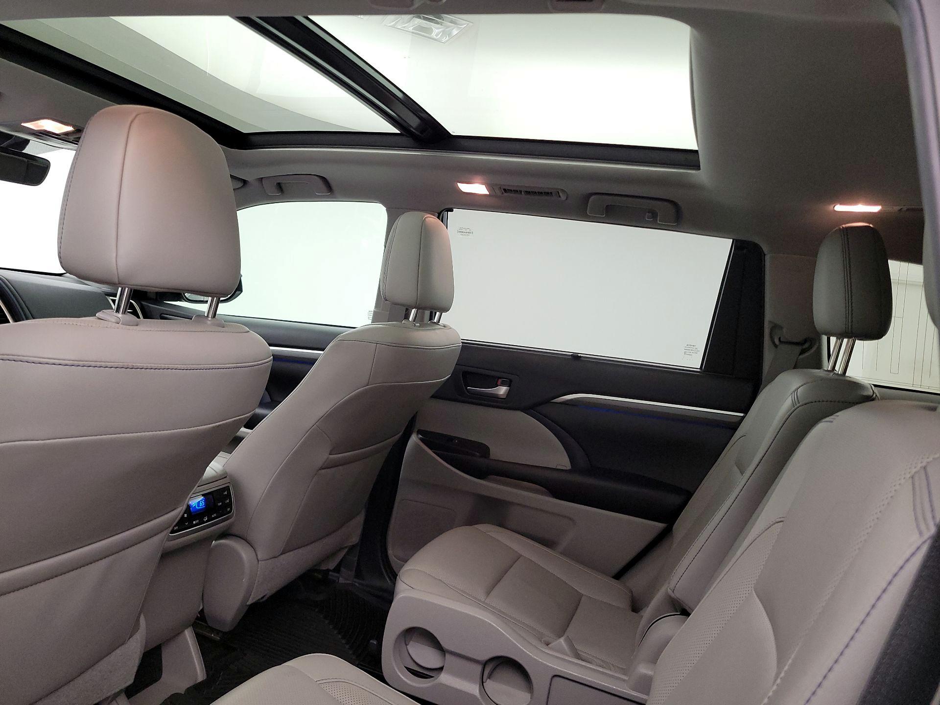 Thumbnail: 2019 Toyota Highlander - 20