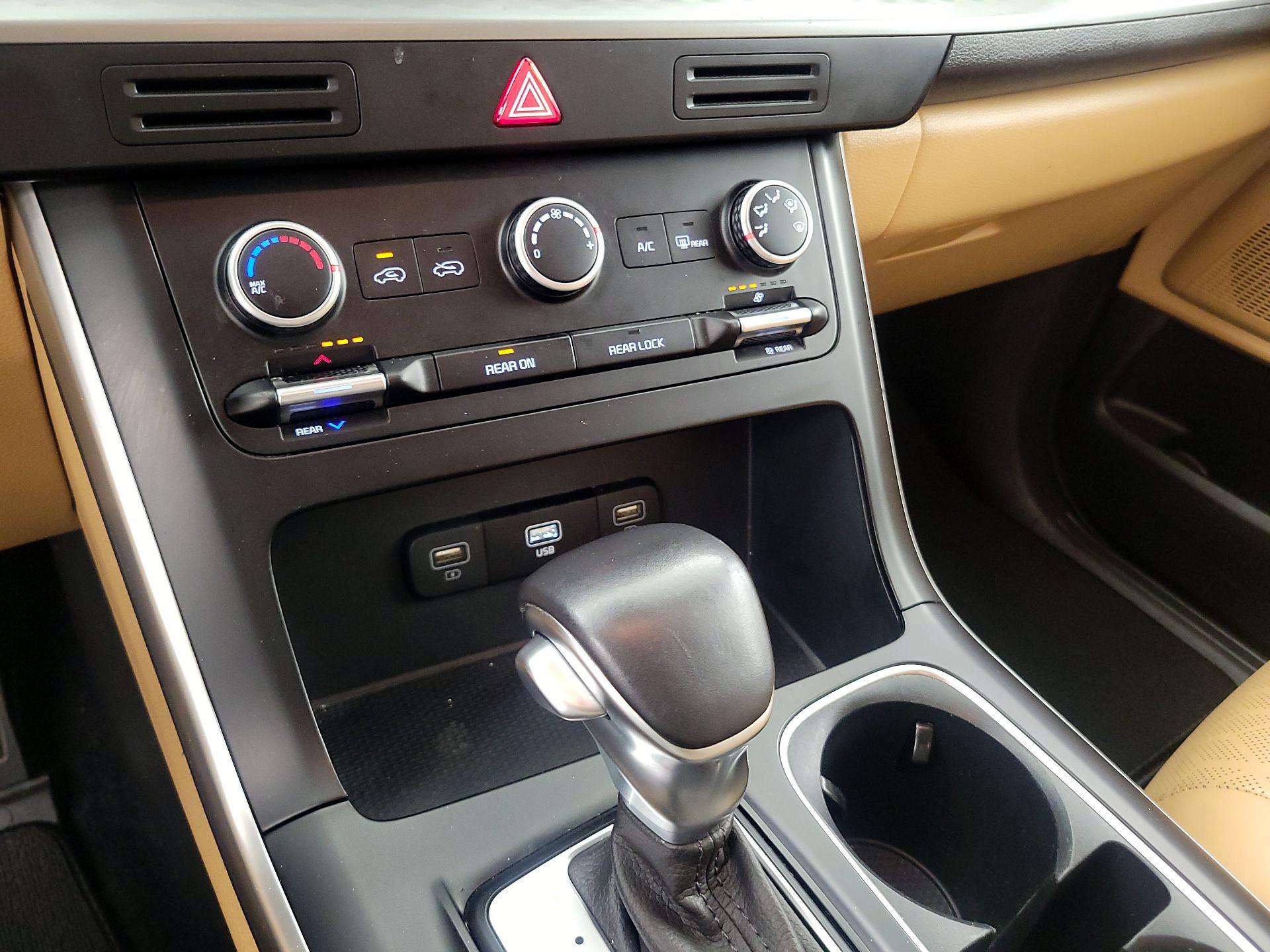 Thumbnail: 2024 Kia Carnival - 16