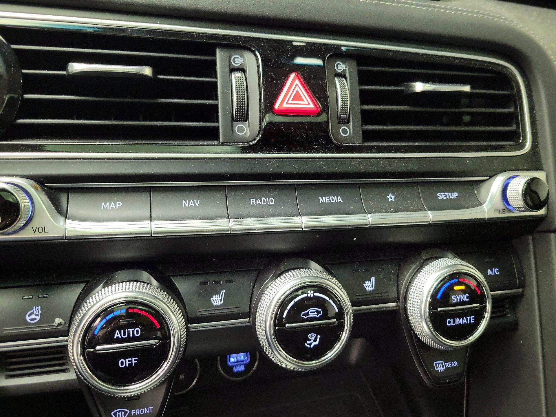 Thumbnail: 2022 Genesis G70 - 17