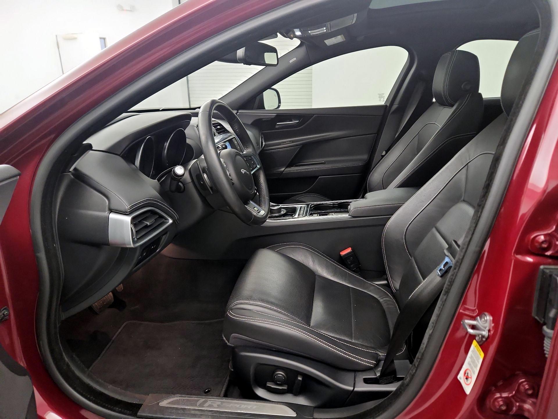 Thumbnail: 2017 Jaguar XE - 9