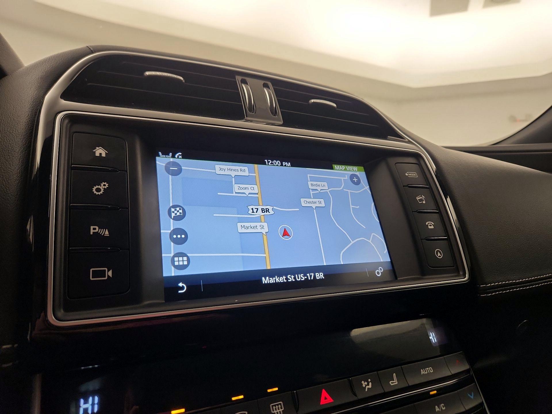 Thumbnail: 2017 Jaguar XE - 12