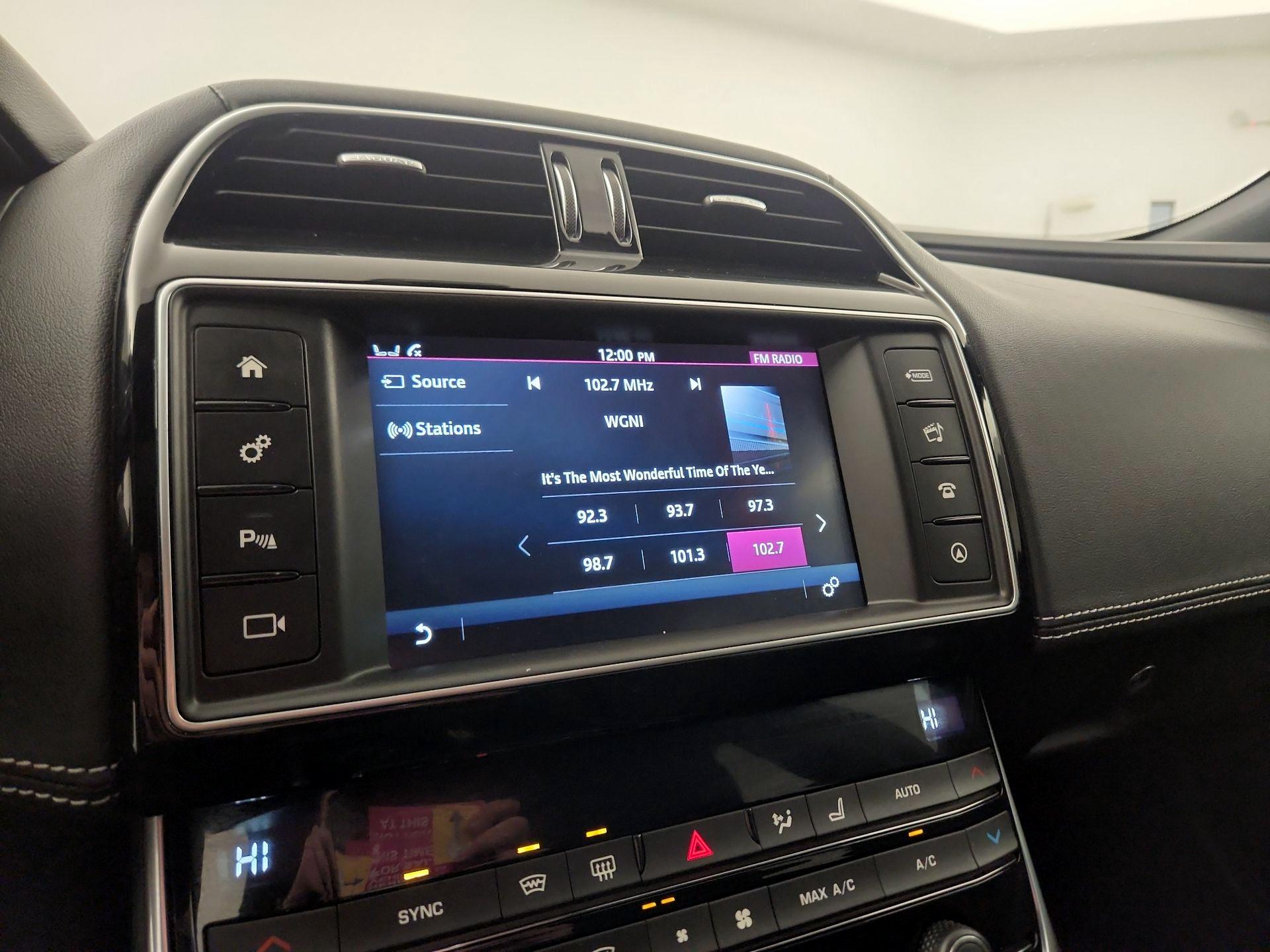 Thumbnail: 2017 Jaguar XE - 14