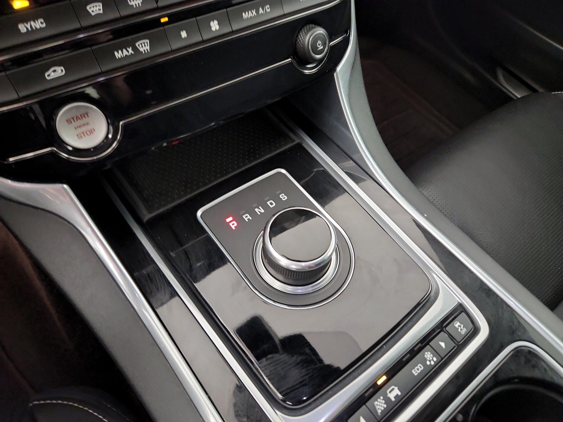 Thumbnail: 2017 Jaguar XE - 16