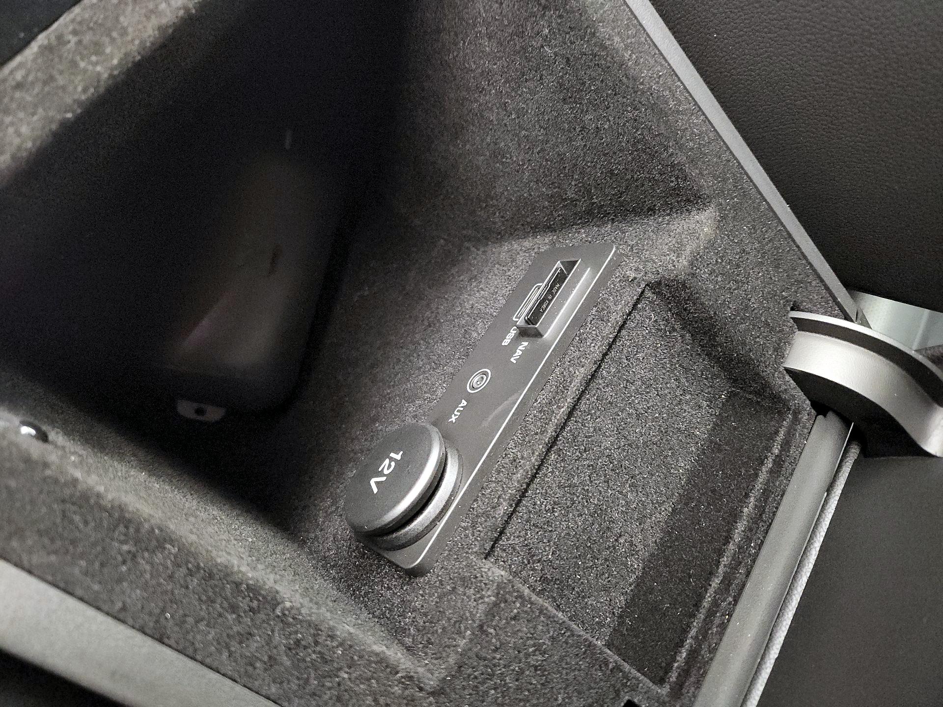 Thumbnail: 2017 Jaguar XE - 17