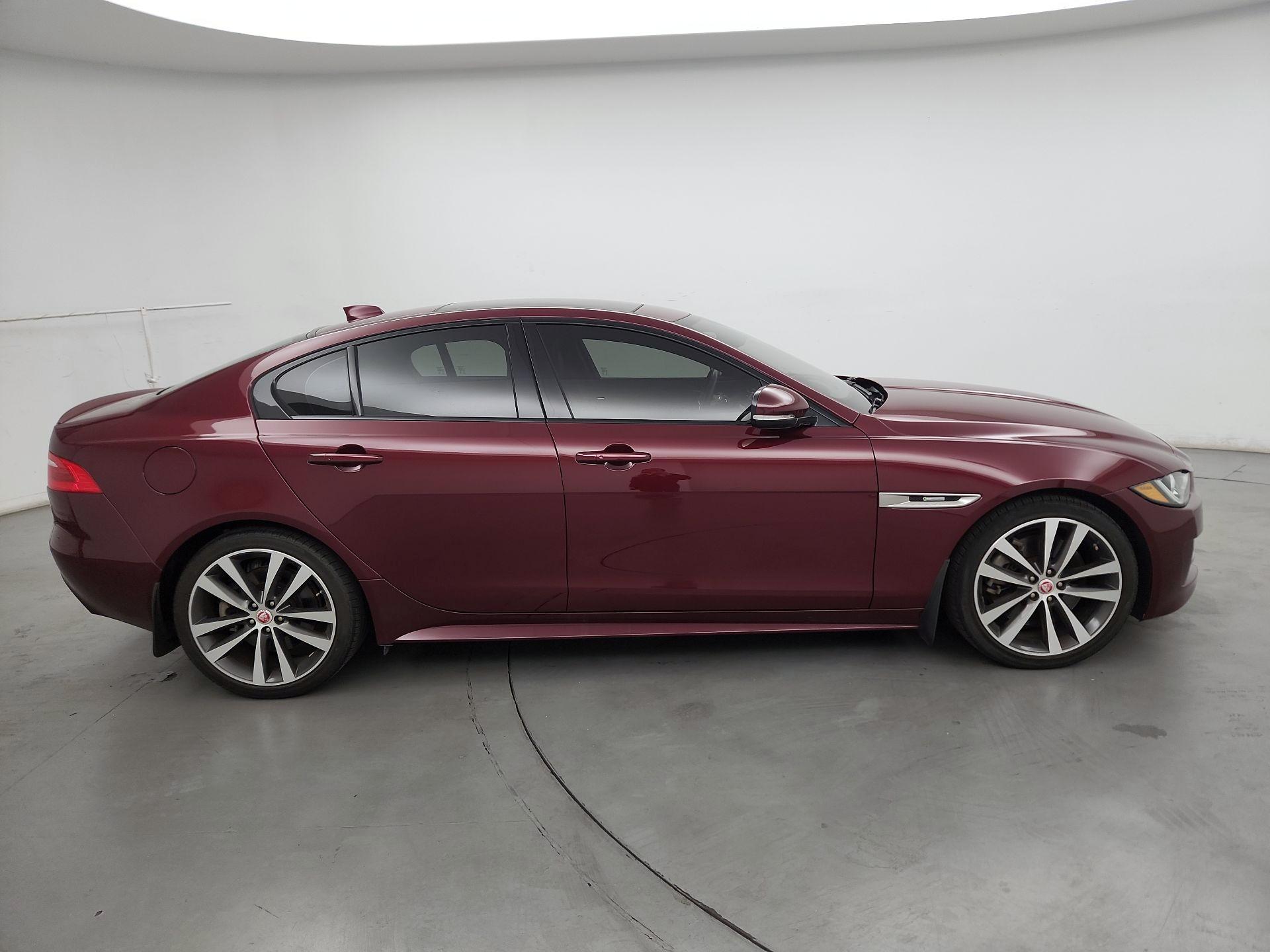 Thumbnail: 2017 Jaguar XE - 4
