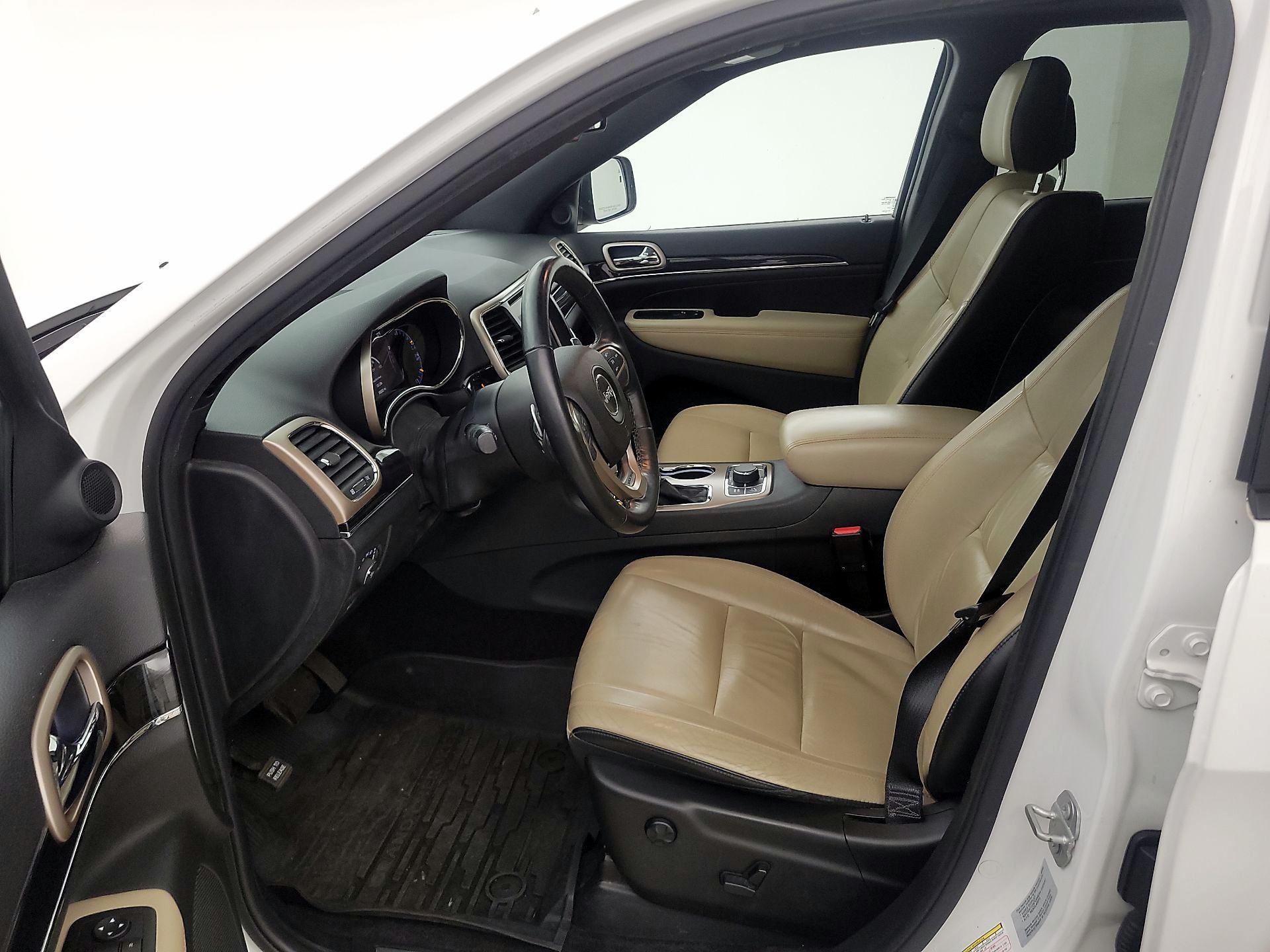 Thumbnail: 2016 Jeep Grand Cherokee - 11