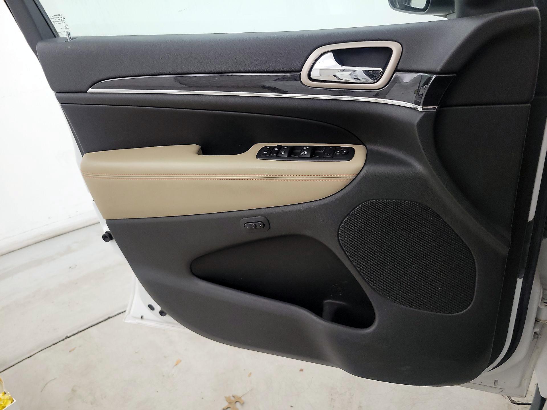 Thumbnail: 2016 Jeep Grand Cherokee - 12