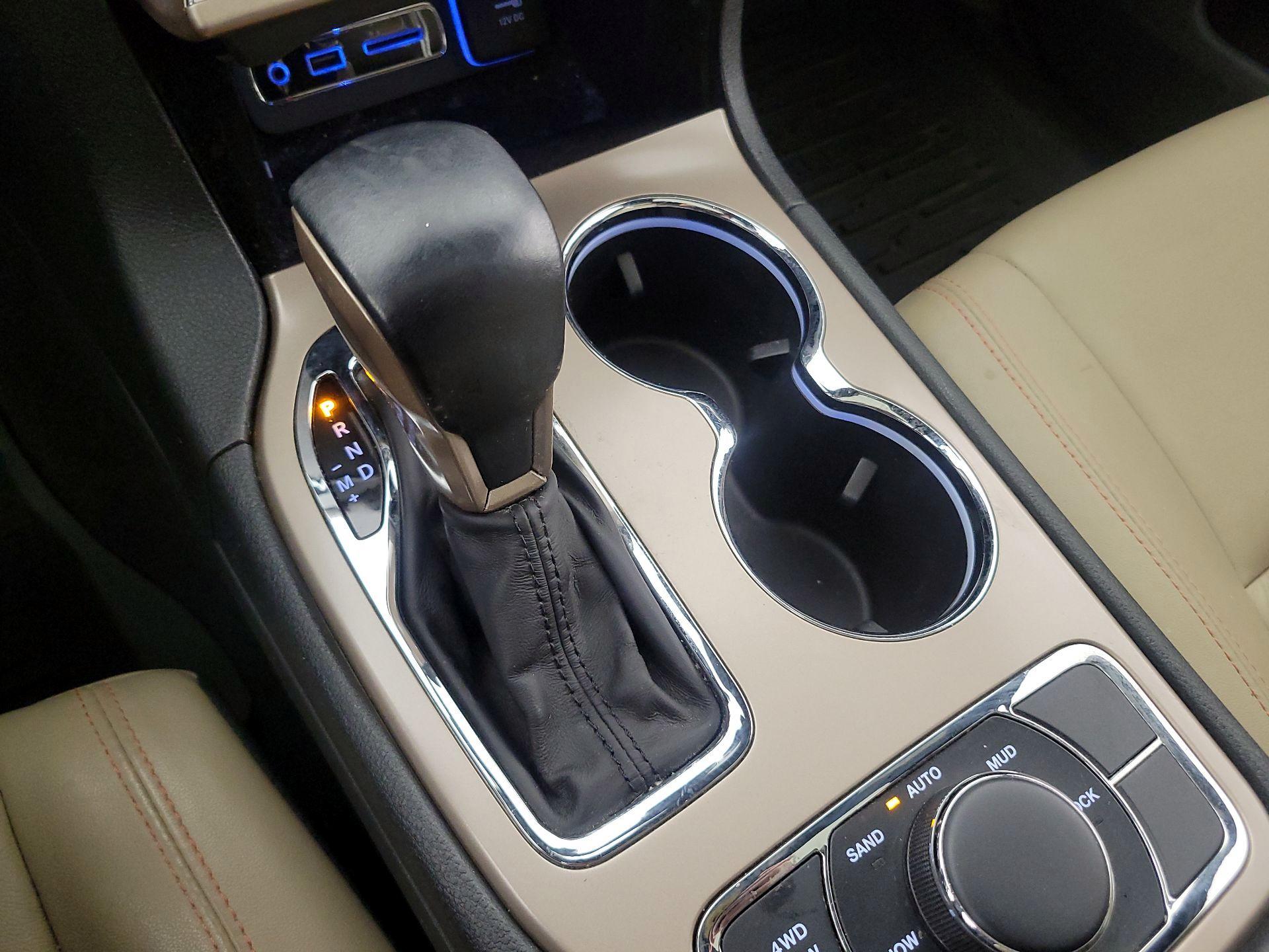 Thumbnail: 2016 Jeep Grand Cherokee - 18