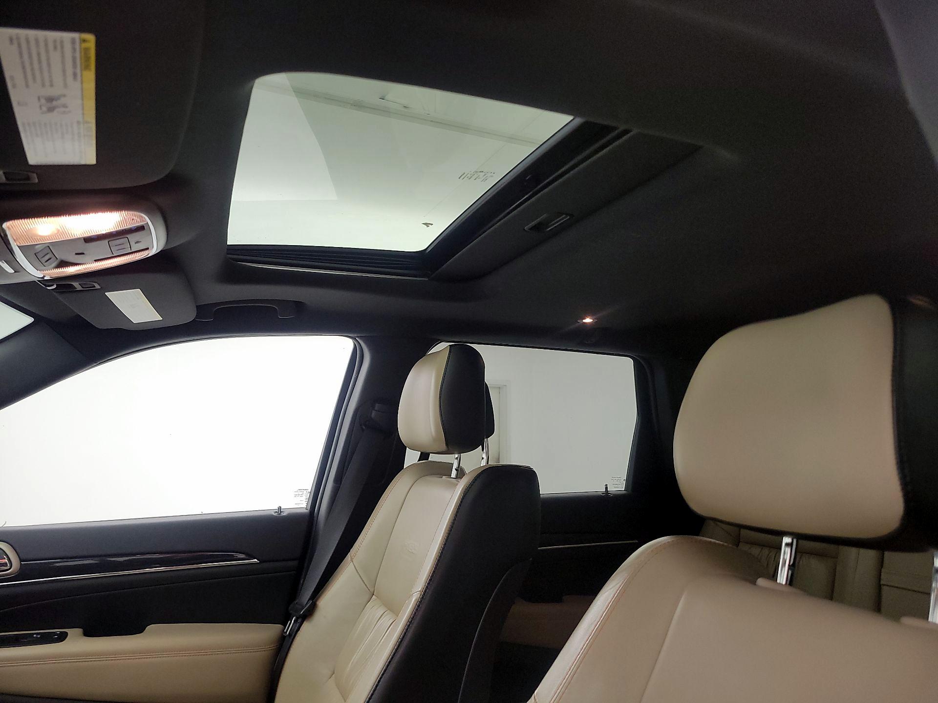 Thumbnail: 2016 Jeep Grand Cherokee - 20