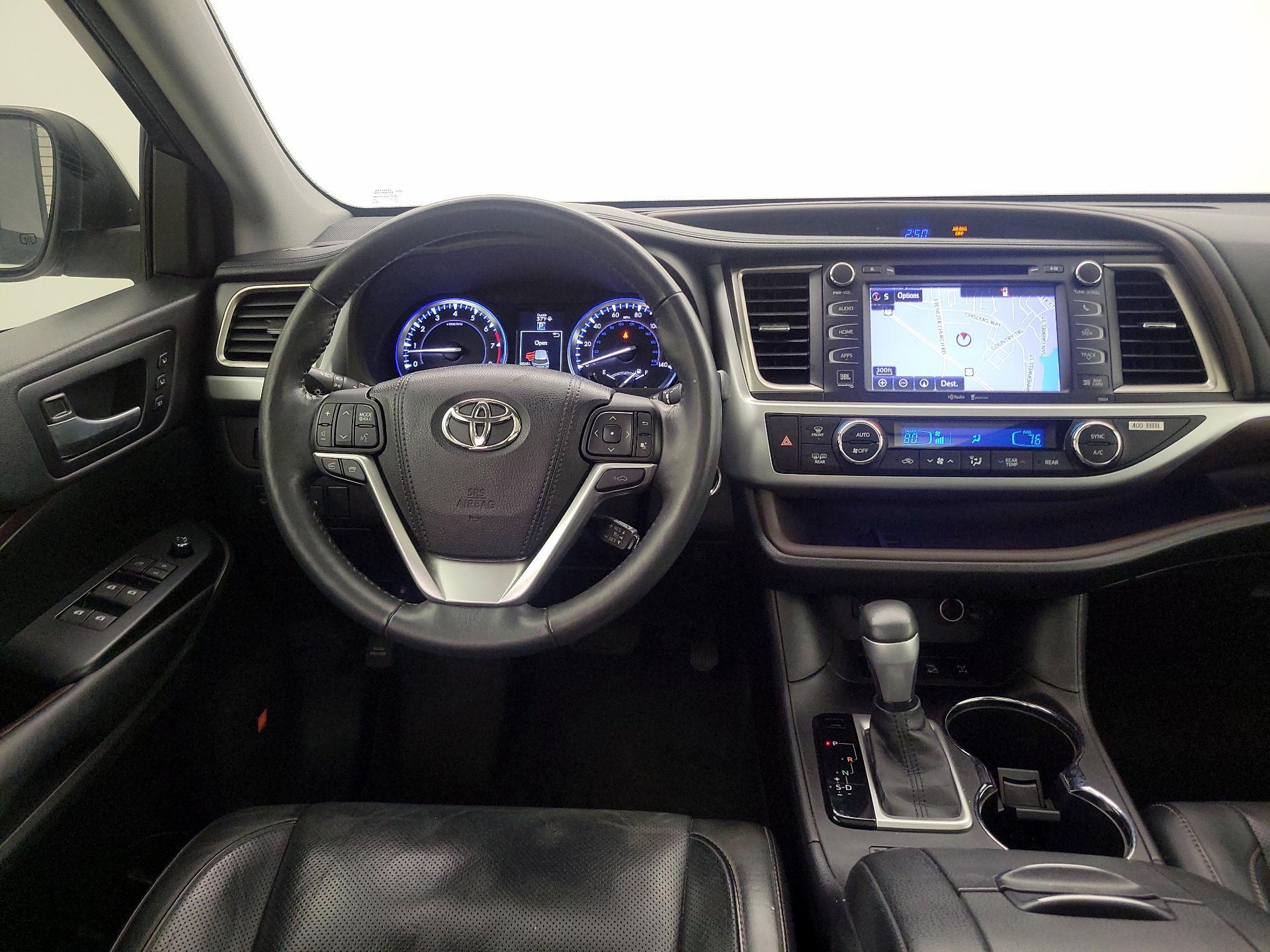 Thumbnail: 2015 Toyota Highlander - 10