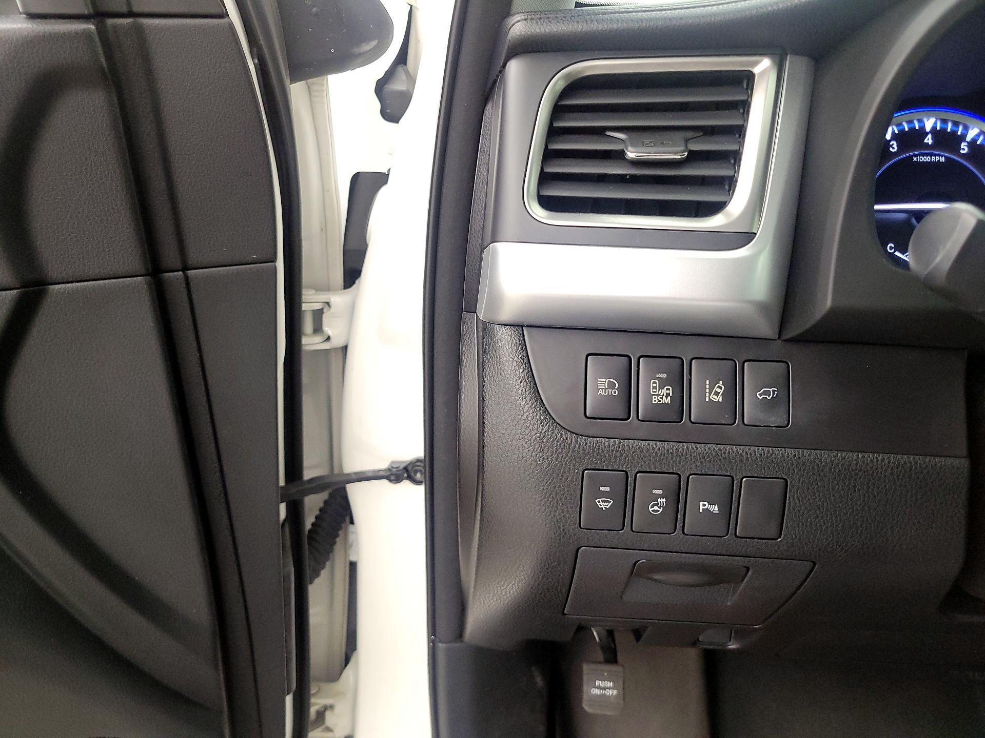 Thumbnail: 2015 Toyota Highlander - 13