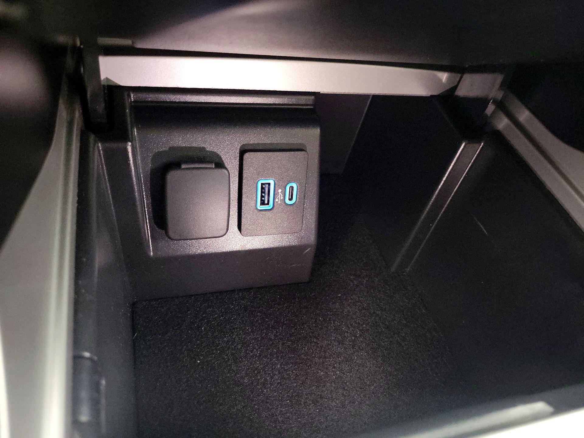 Thumbnail: 2022 Ford Explorer - 17