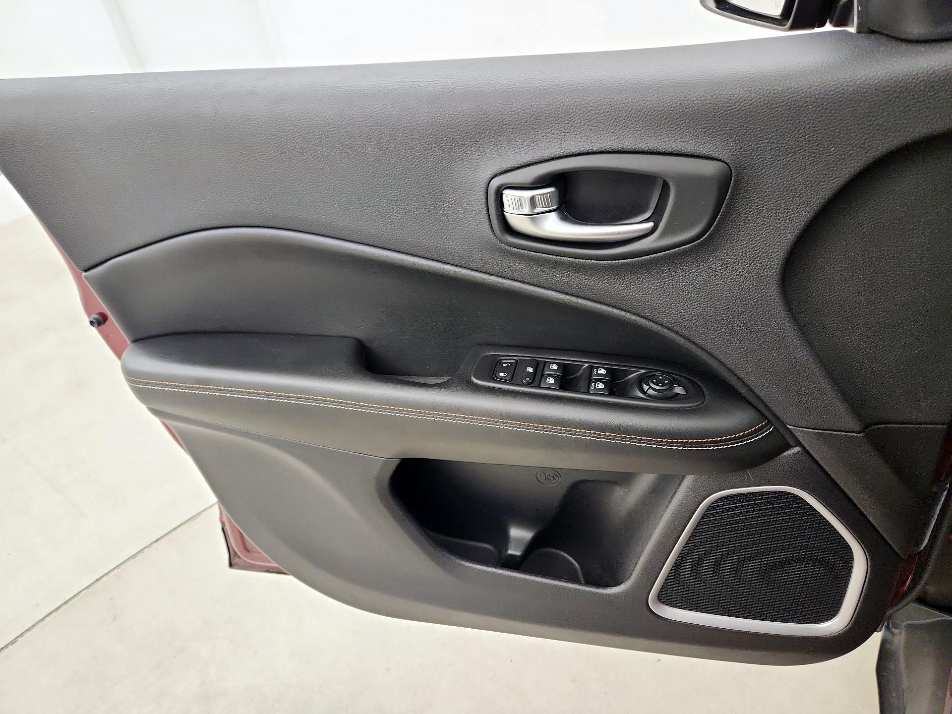 Thumbnail: 2021 Jeep Compass - 12