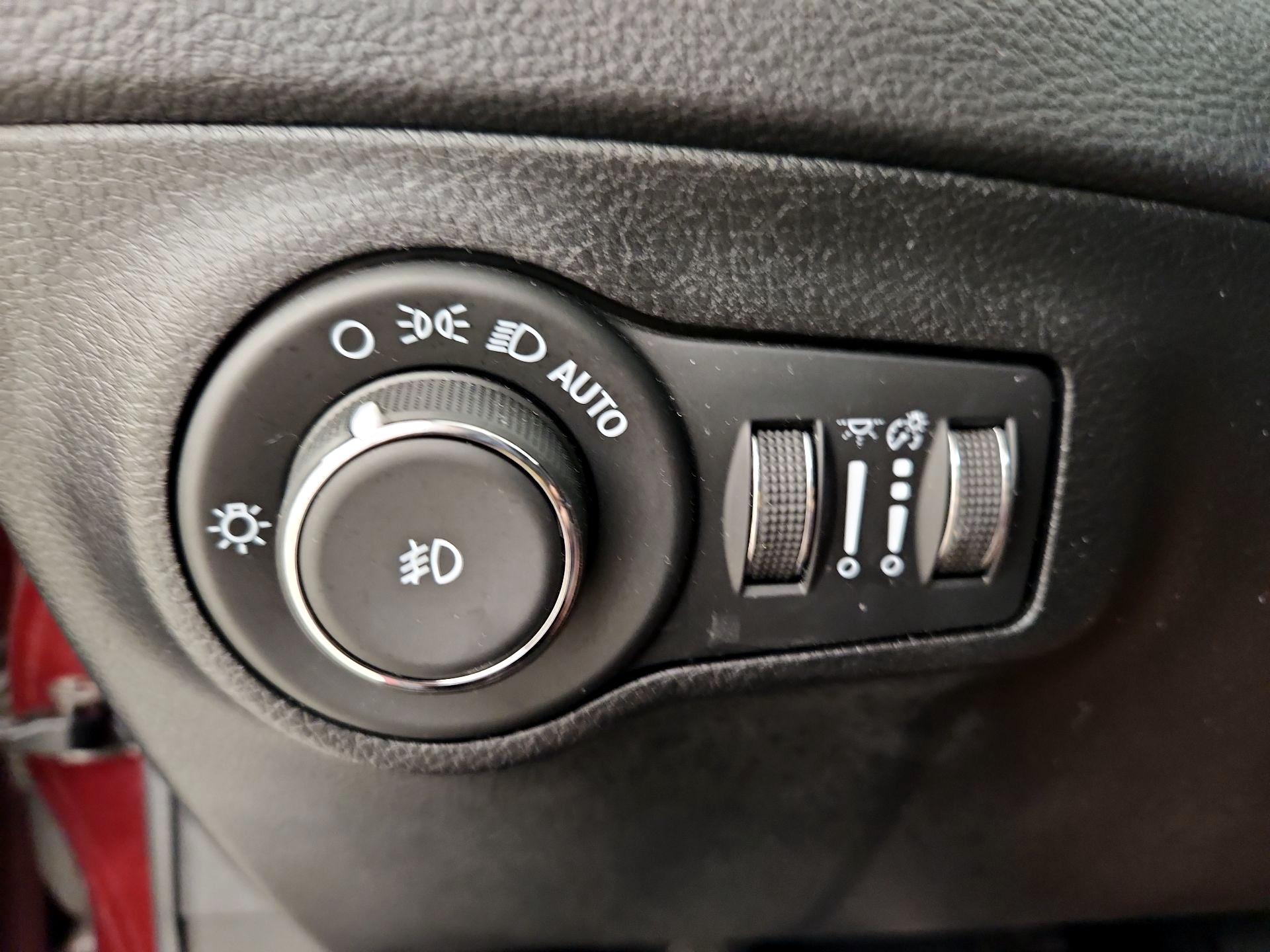 Thumbnail: 2021 Jeep Compass - 13