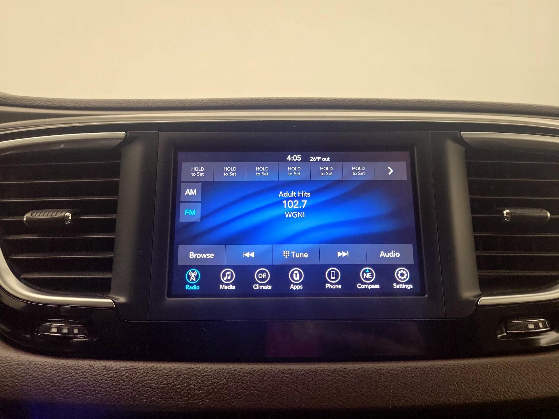 Thumbnail: 2020 Chrysler Voyager - 15