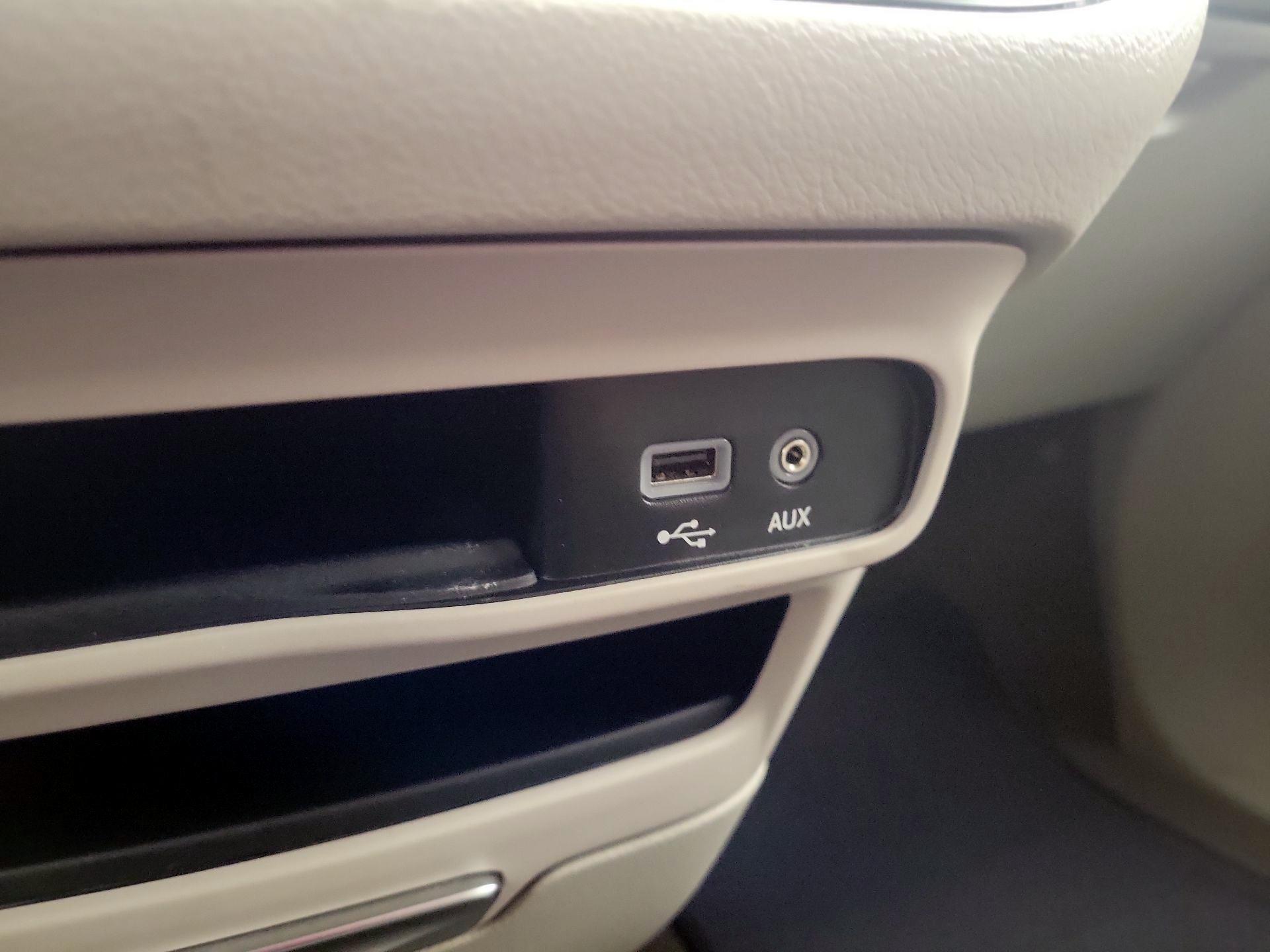 Thumbnail: 2020 Chrysler Voyager - 18