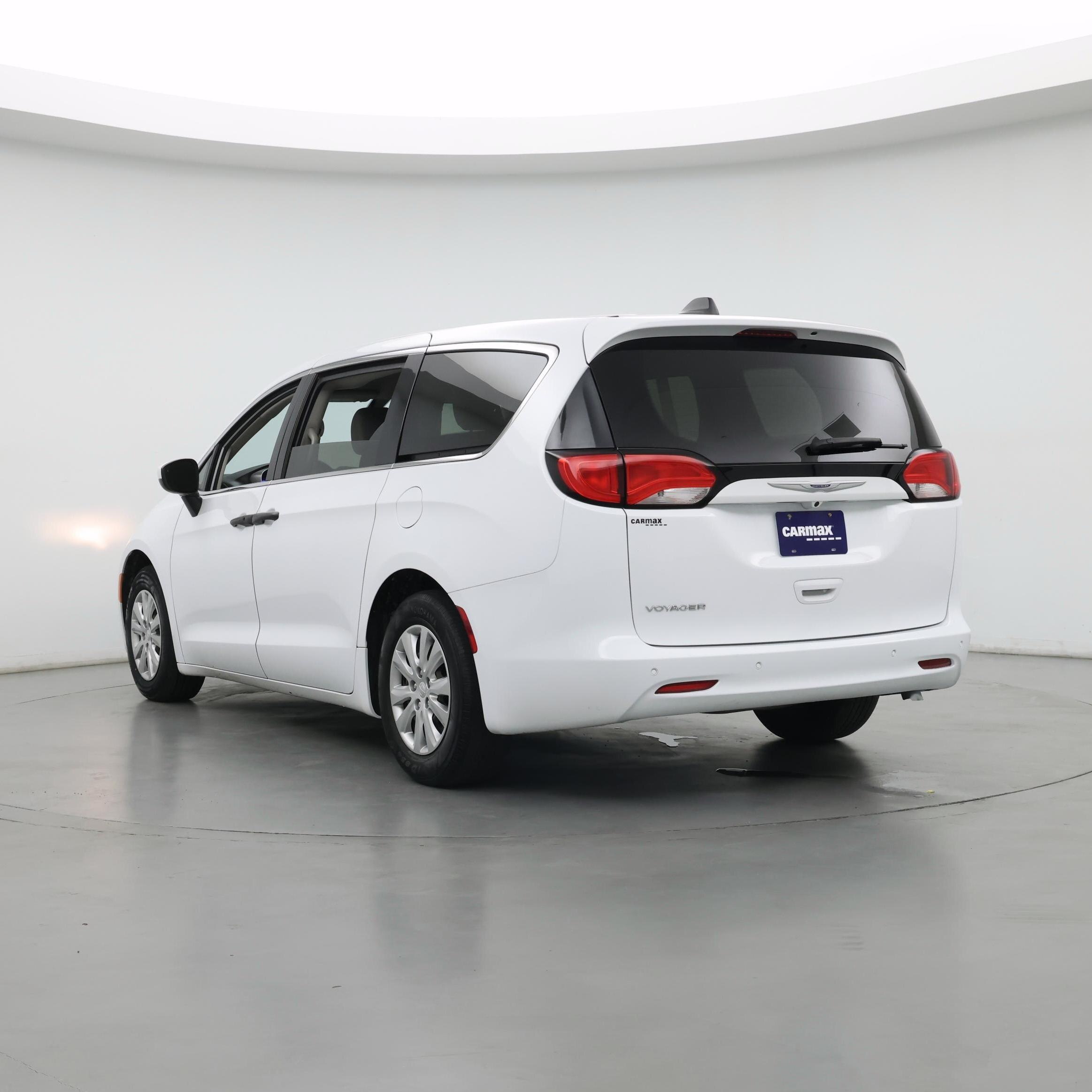 Thumbnail: 2020 Chrysler Voyager - 2