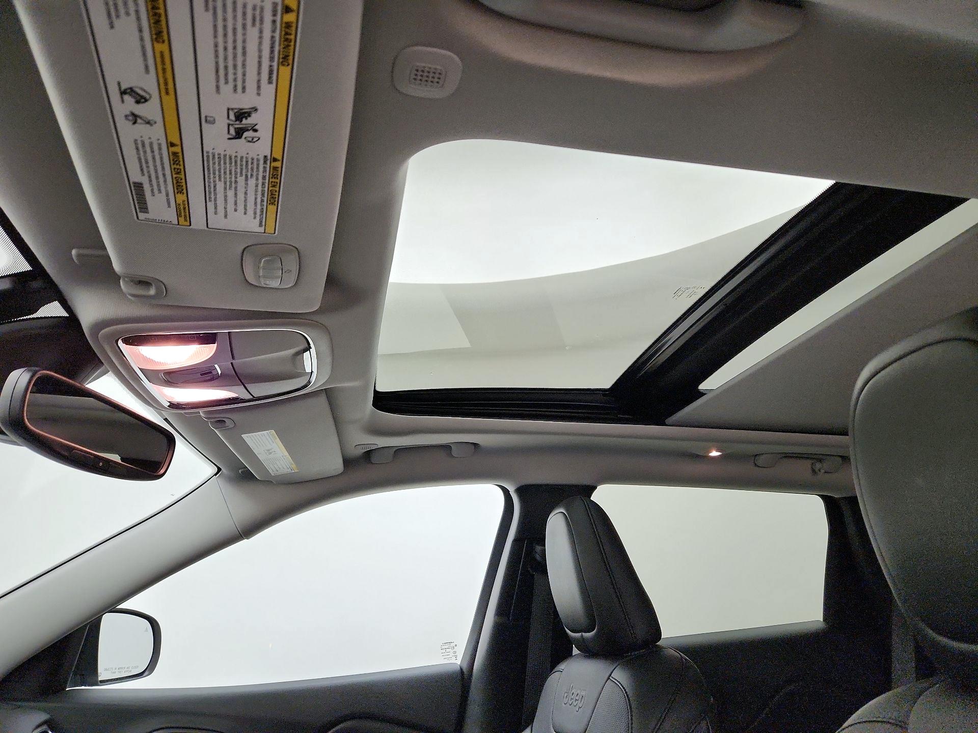 Thumbnail: 2022 Jeep Cherokee - 19