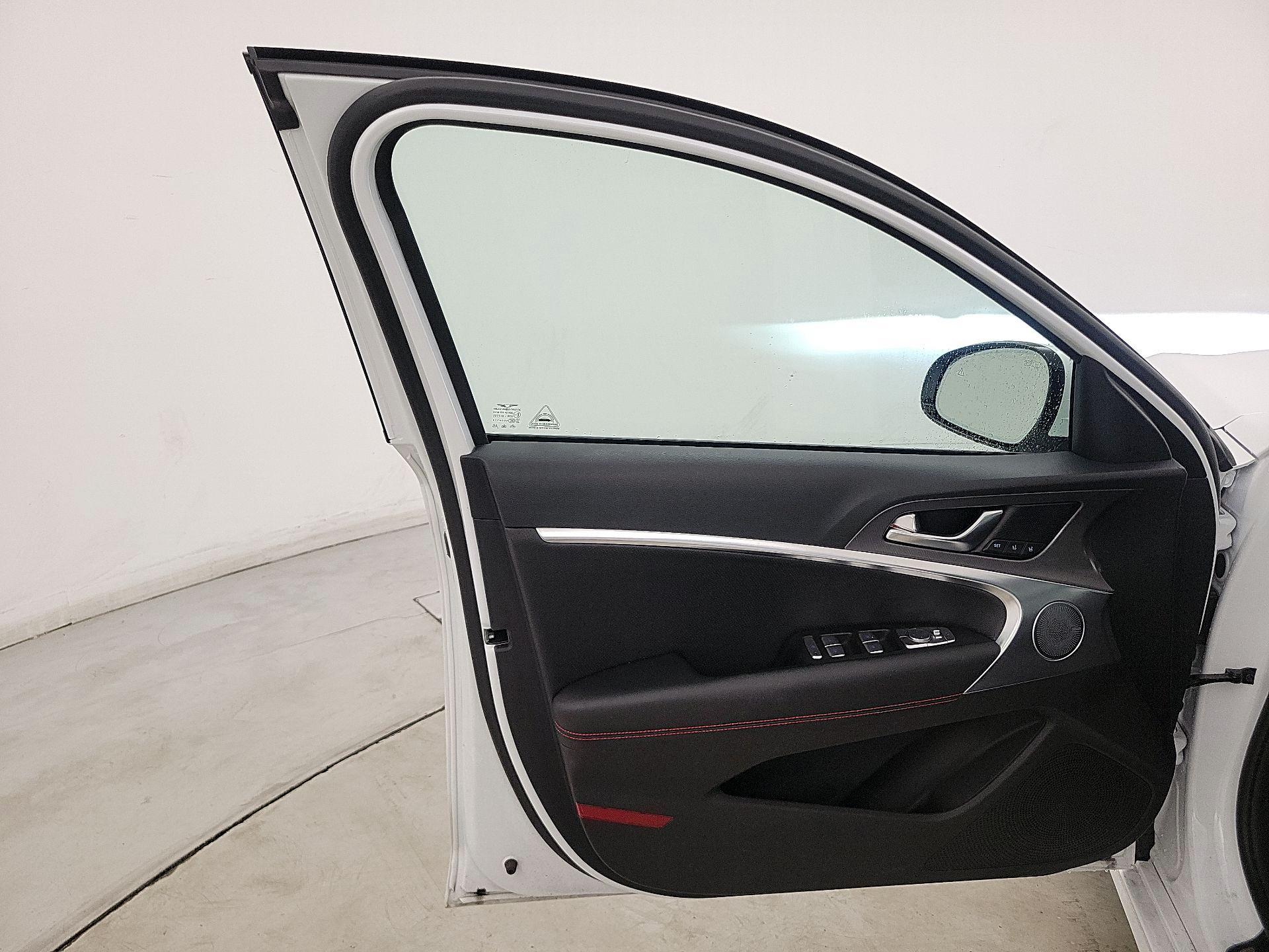 Thumbnail: 2025 Genesis G70 - 12