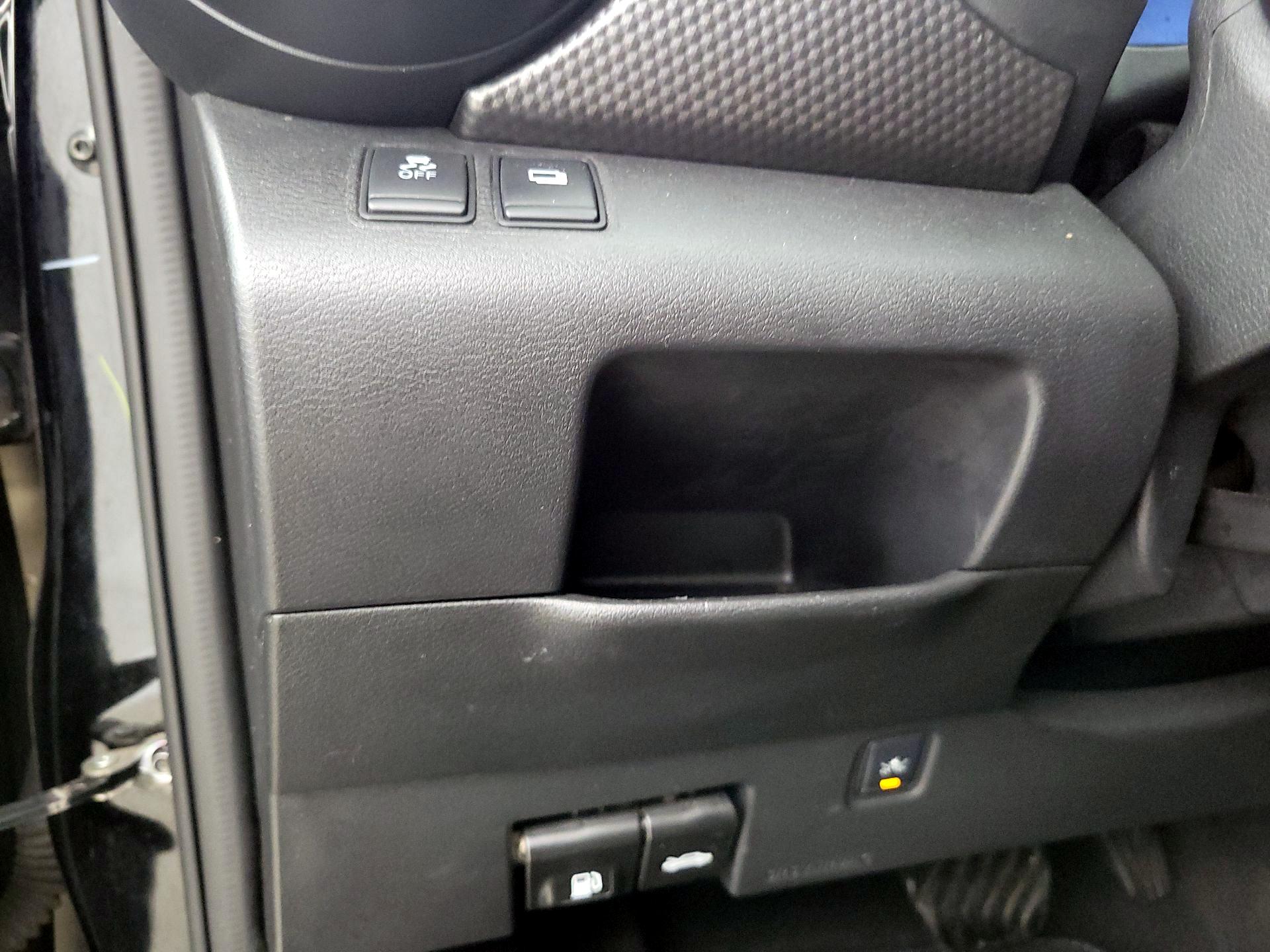 Thumbnail: 2018 Nissan Kicks - 13