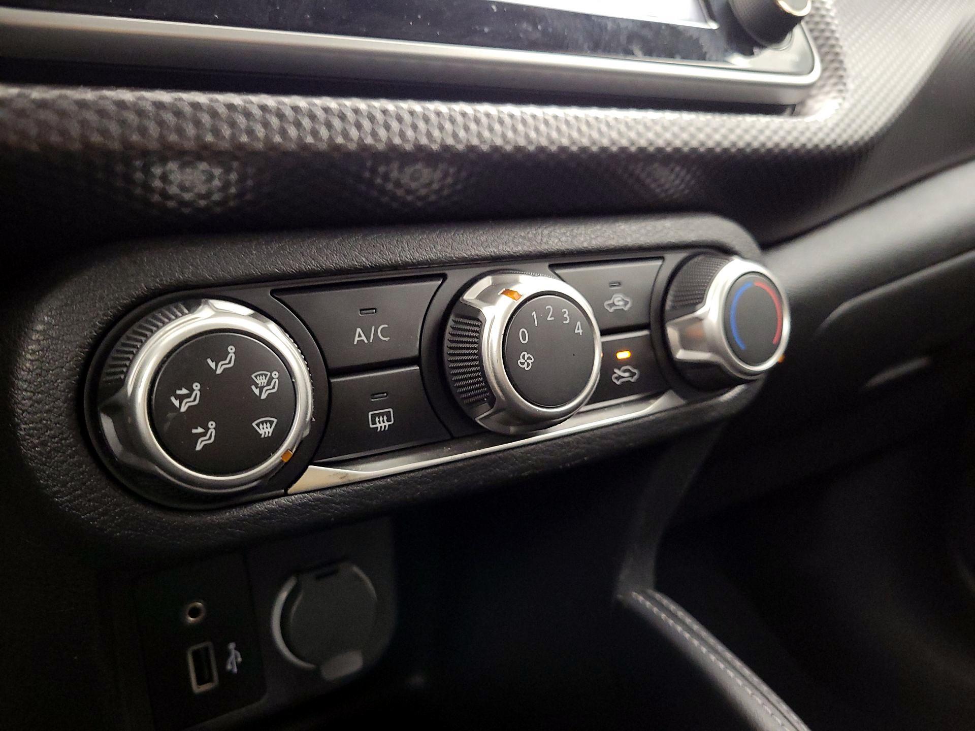 Thumbnail: 2018 Nissan Kicks - 16