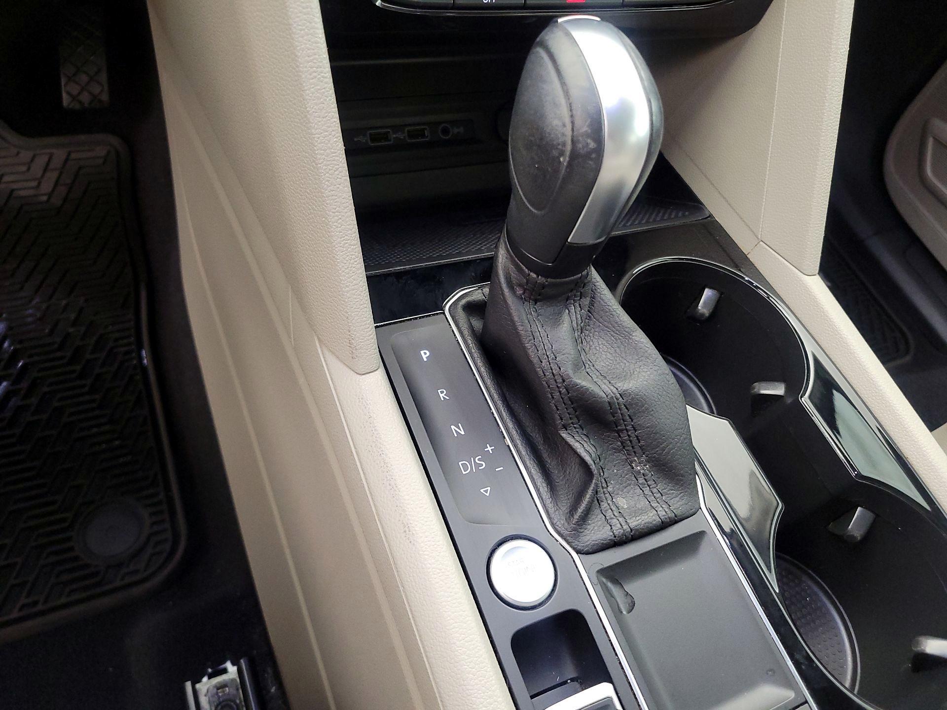 Thumbnail: 2021 Volkswagen Atlas - 18