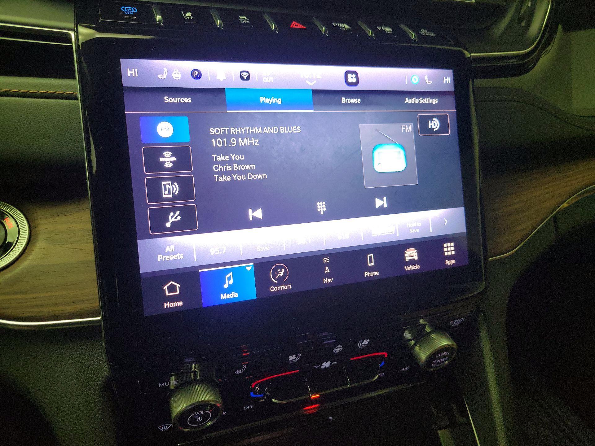 Thumbnail: 2024 Jeep Grand Cherokee - 16