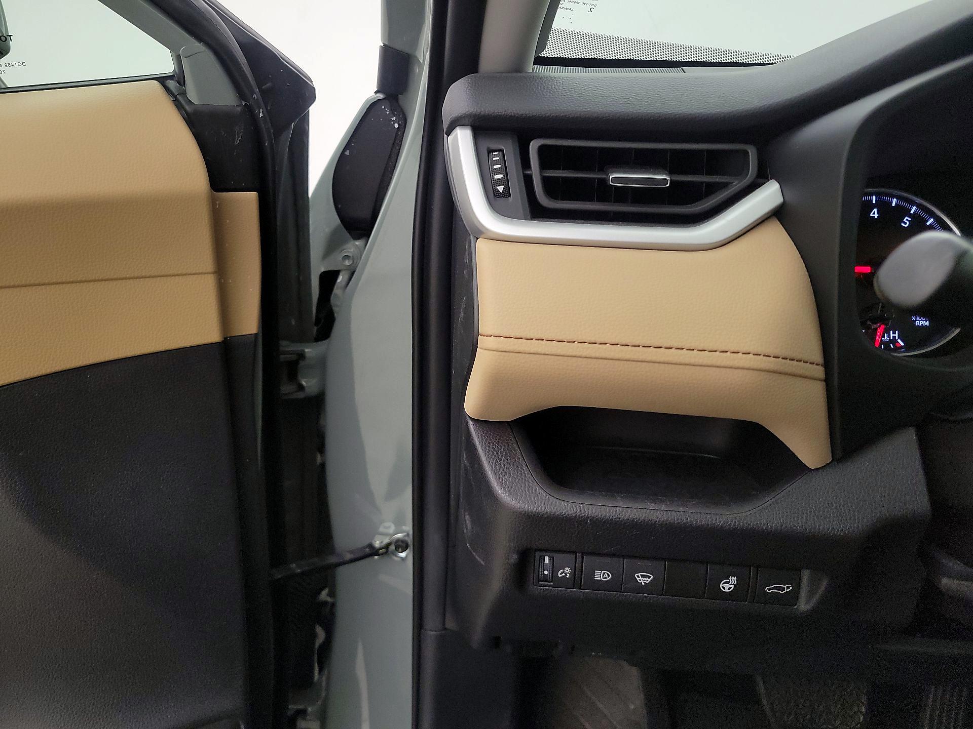 Thumbnail: 2021 Toyota RAV4 - 13