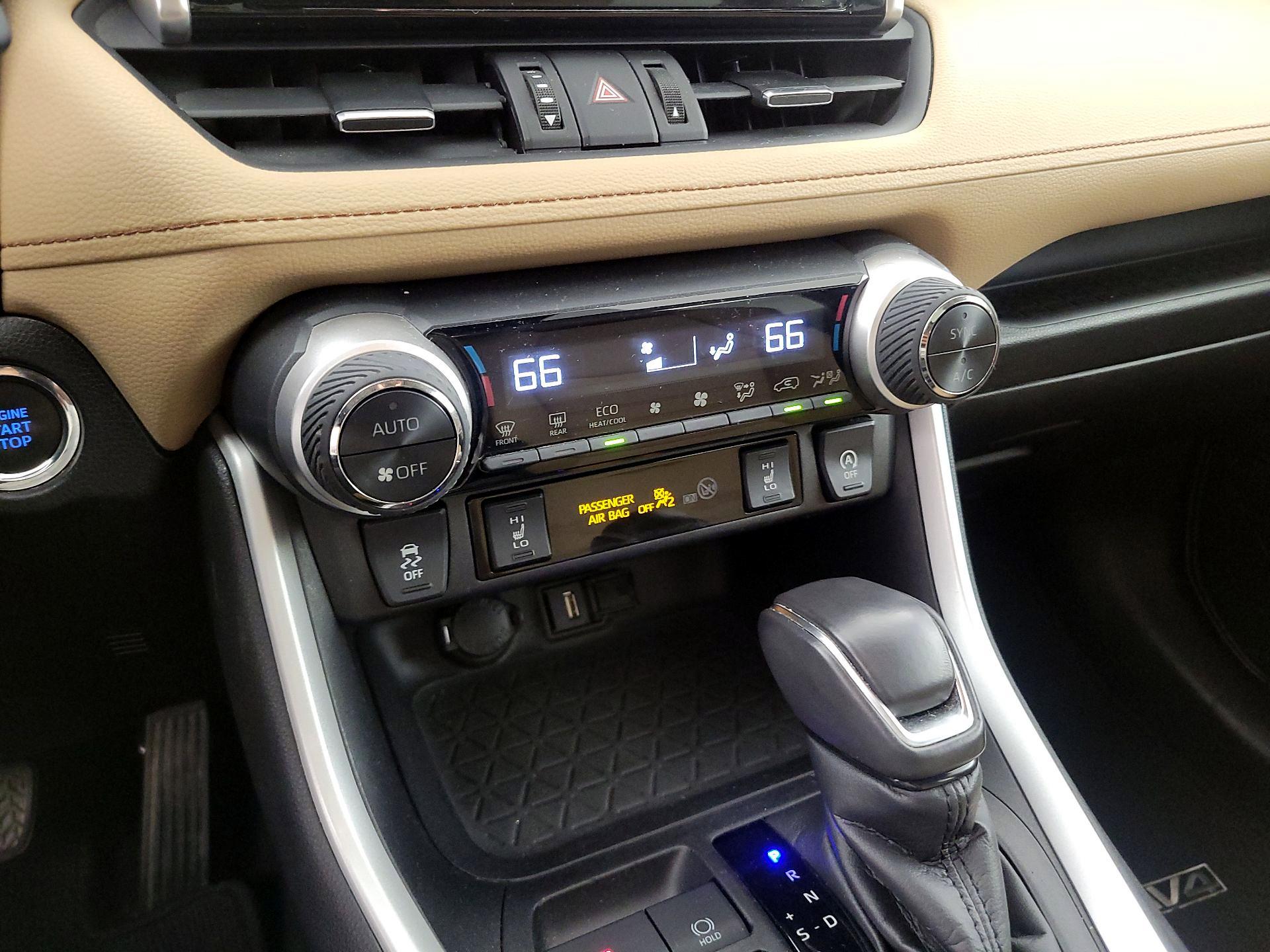 Thumbnail: 2021 Toyota RAV4 - 16