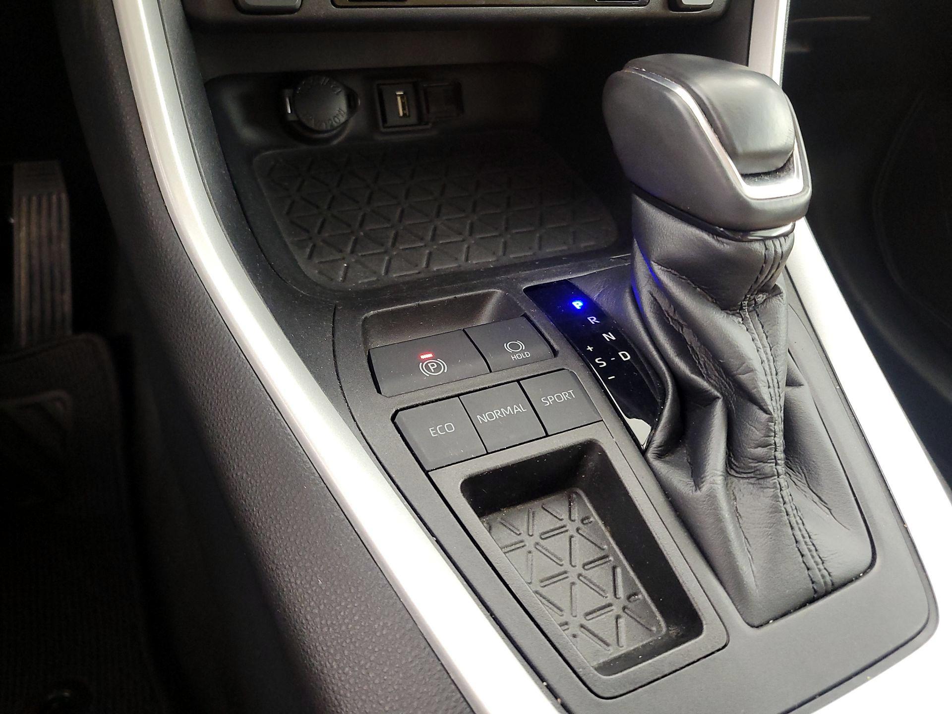 Thumbnail: 2021 Toyota RAV4 - 17