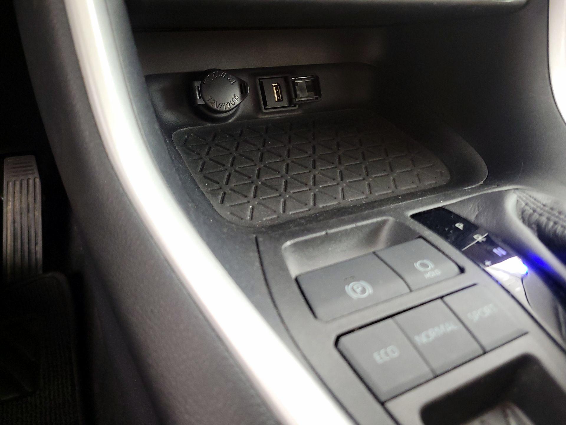 Thumbnail: 2021 Toyota RAV4 - 18