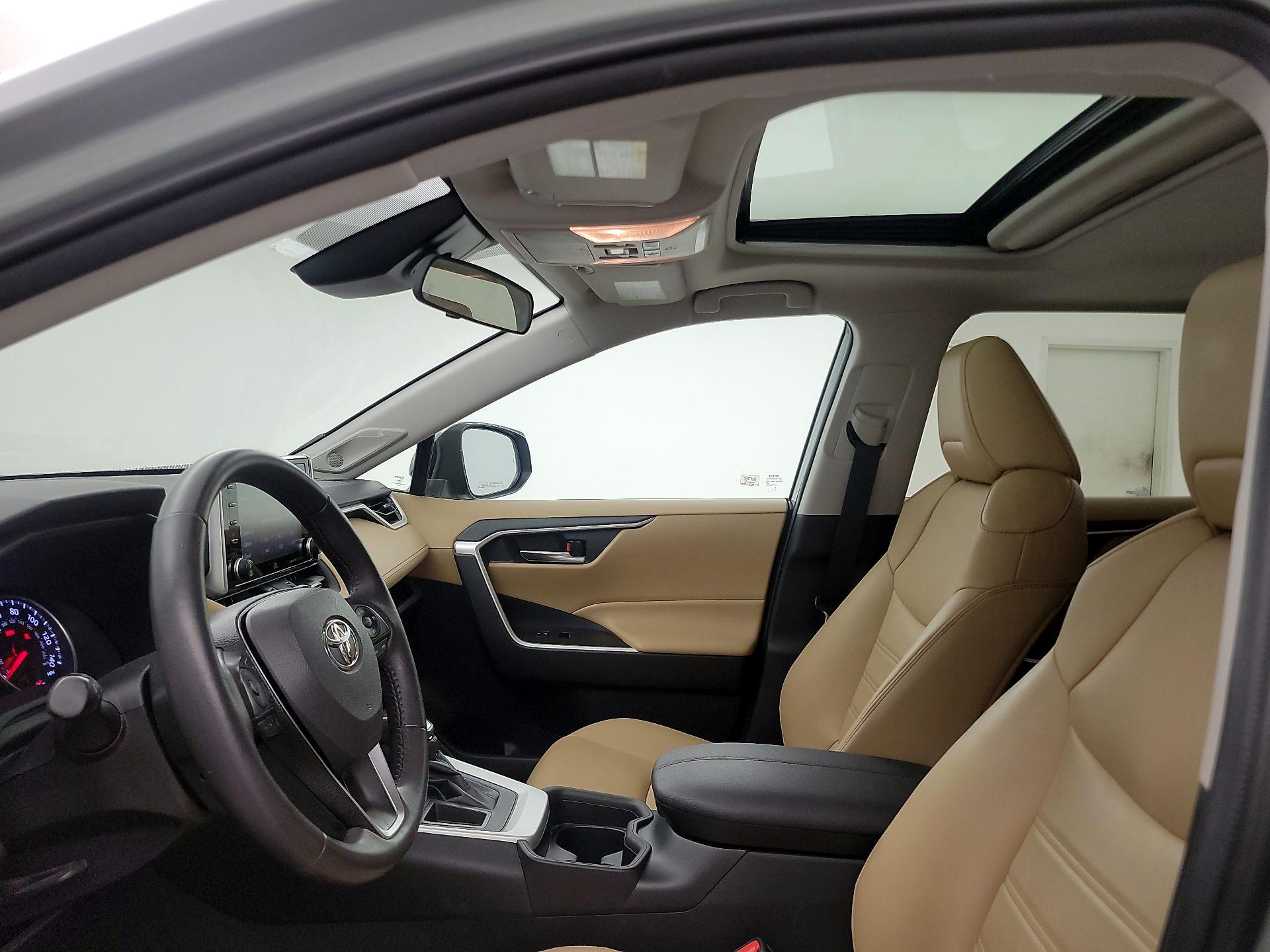 Thumbnail: 2021 Toyota RAV4 - 19