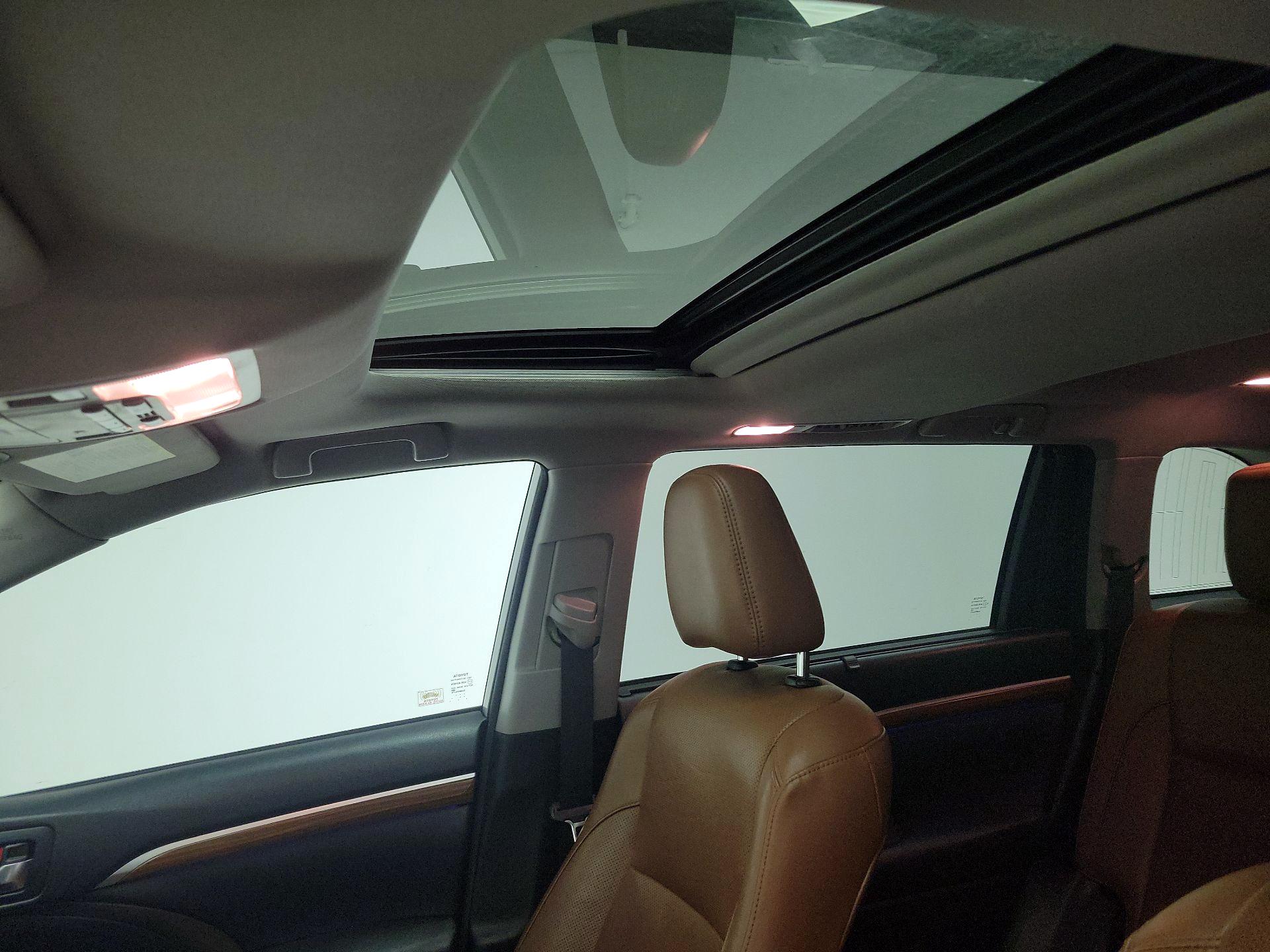 Thumbnail: 2018 Toyota Highlander - 19